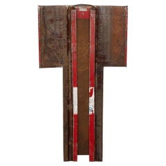 "Kimono con dobladillo rojo", escultura de acero encontrado de Gordon Chandler