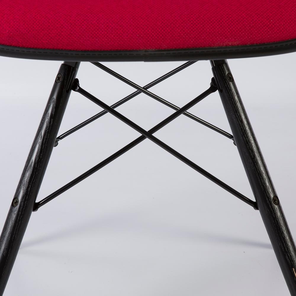 Red Herman Miller Eames Black DAW Dining Armchair In Good Condition In Loughborough, Leicester