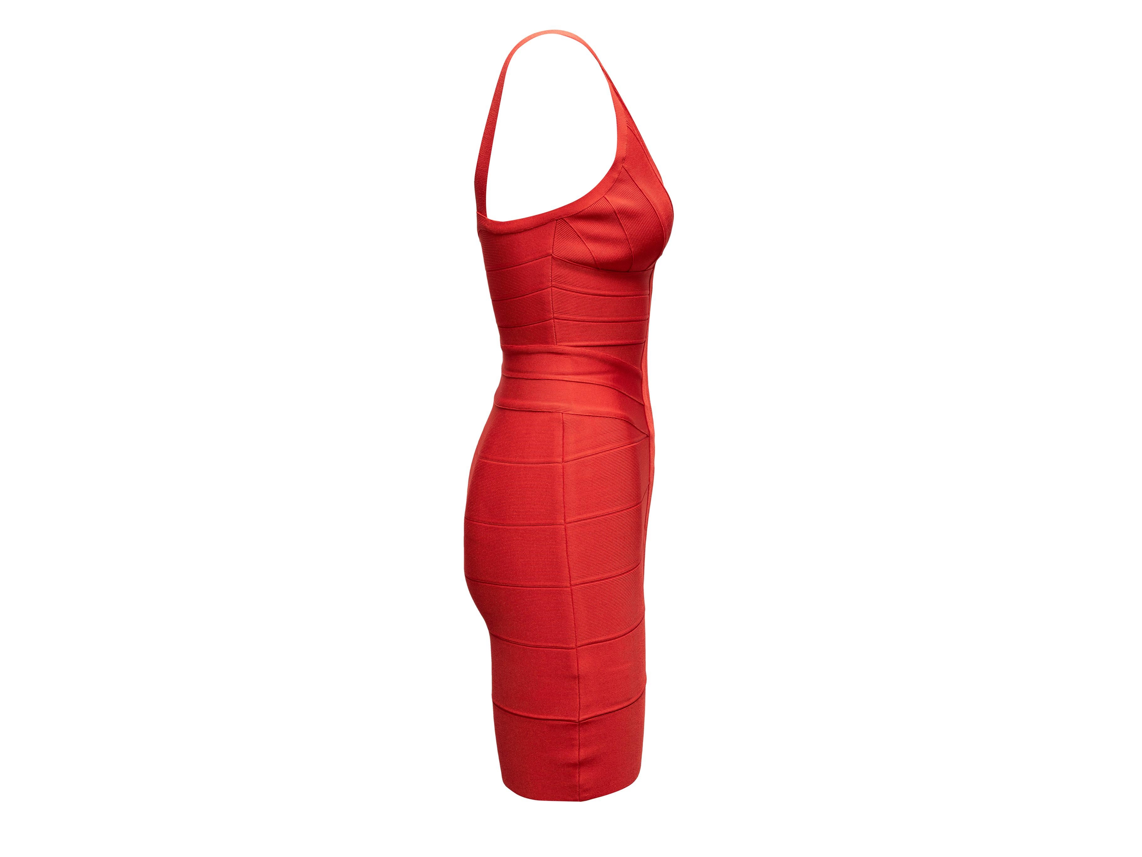 Rotes ärmelloses Bandage-Minikleid von Herve Leger. V-Ausschnitt. Reißverschluss vorne. 29