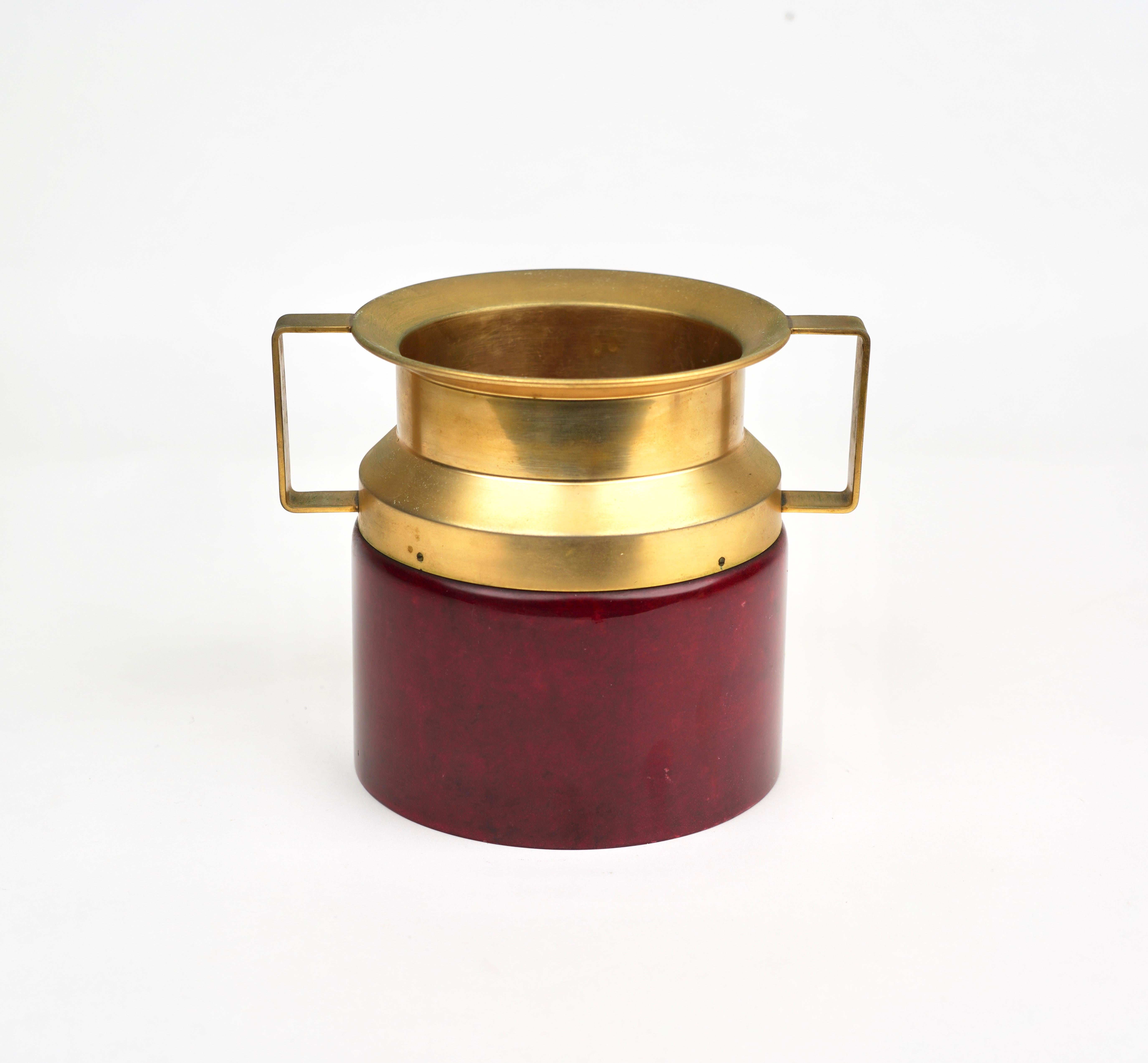 Ice bucket by the Italian designer Aldo Tura (original label still attached - Creazione Tura) in red goatskin and brass,.

Made in Italy 1960s.

