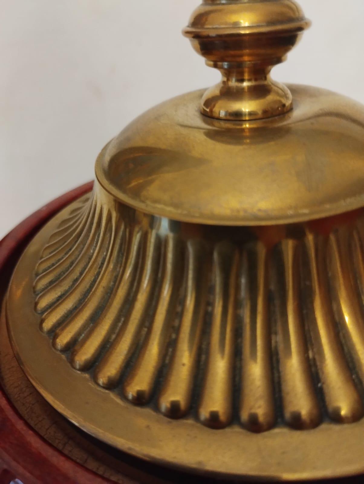 Seau à glace rouge en peau de chèvre et laiton d'Aldo Tura, Italie, années 1960 en vente 5