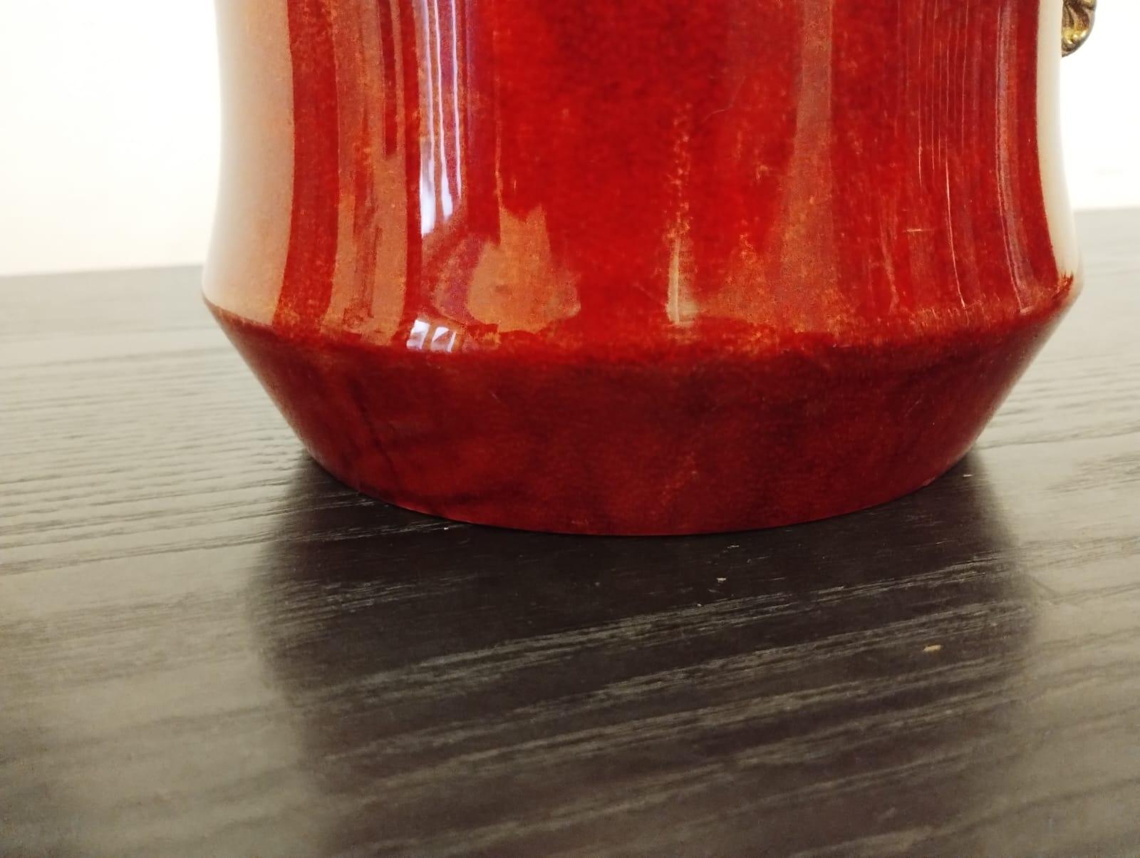 Mid-Century Modern Seau à glace rouge en peau de chèvre et laiton d'Aldo Tura, Italie, années 1960 en vente