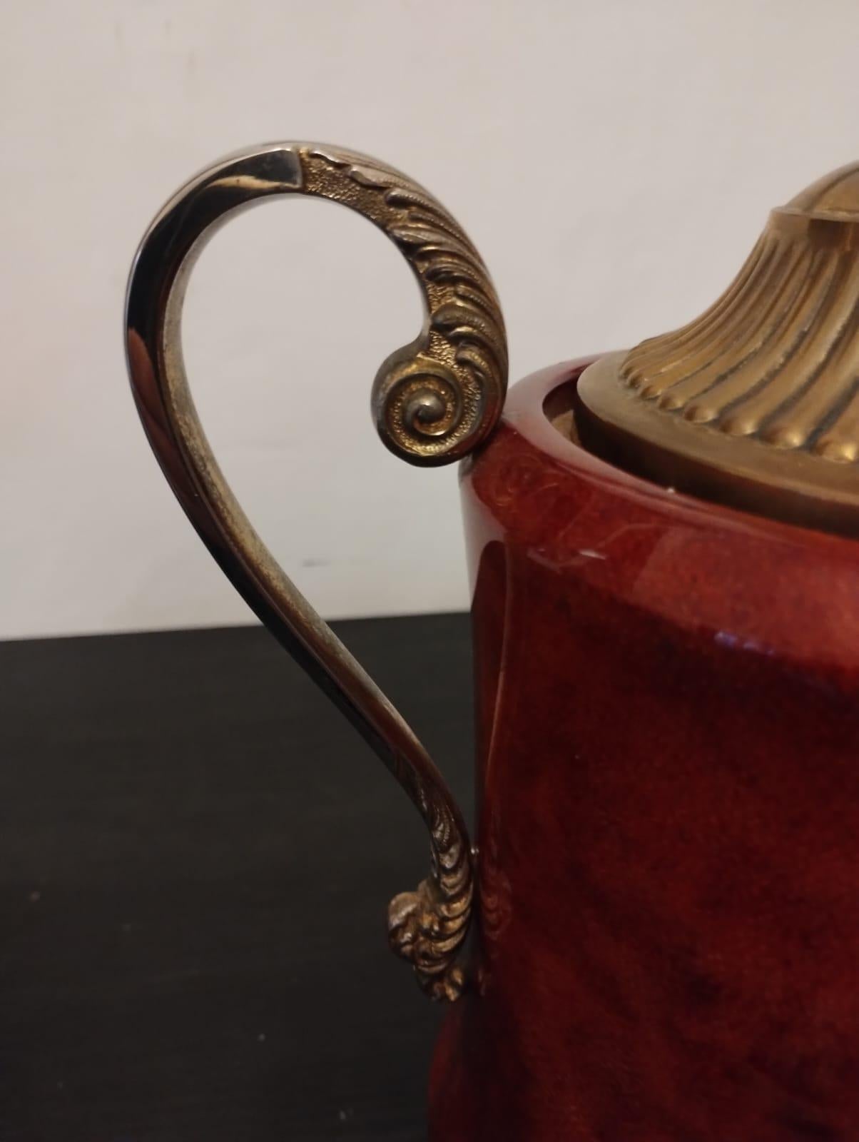 Seau à glace rouge en peau de chèvre et laiton d'Aldo Tura, Italie, années 1960 en vente 1