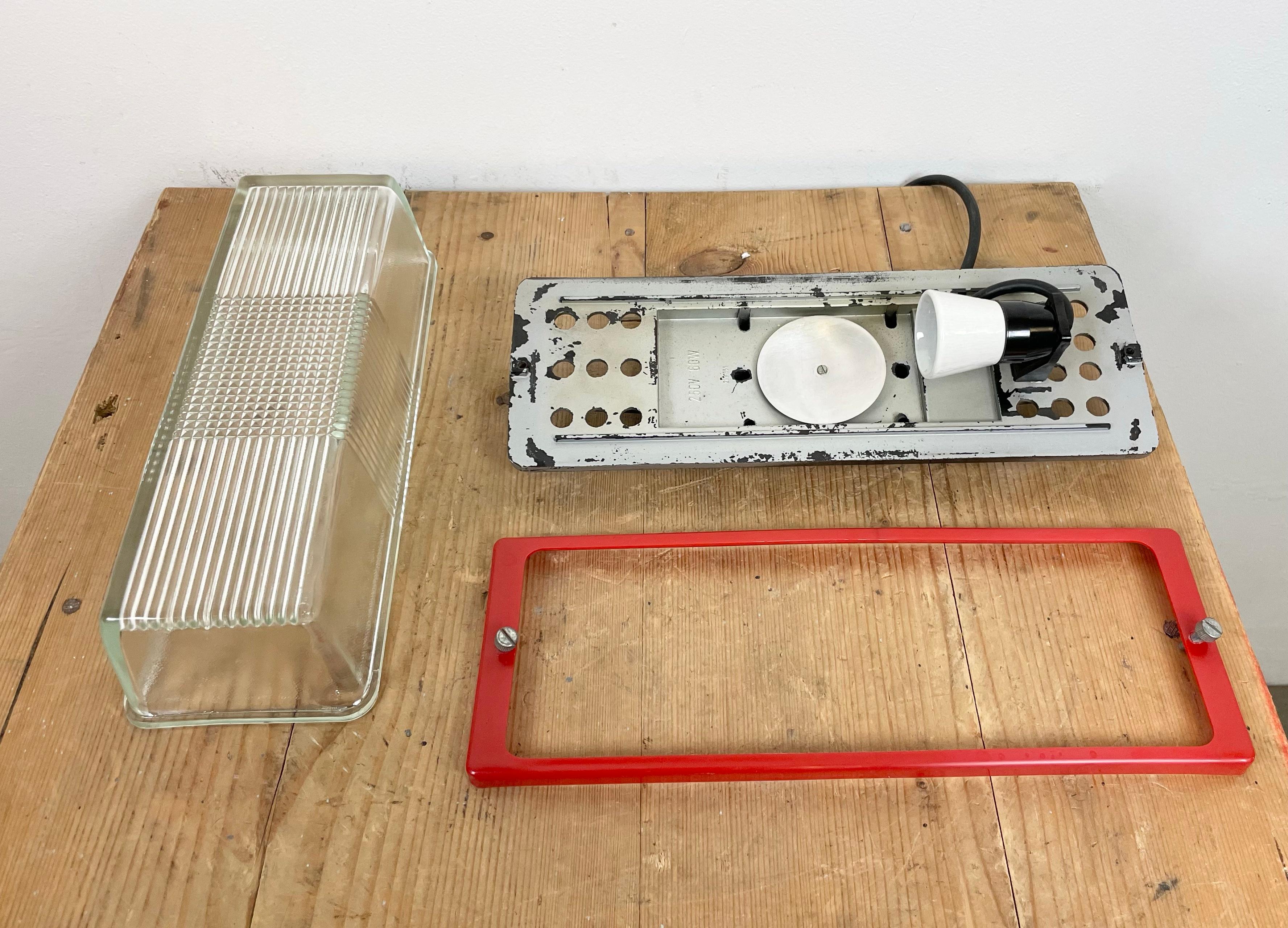 Red Industrial Bakelite Wall Light from Elektrosvit, 1970s For Sale 4