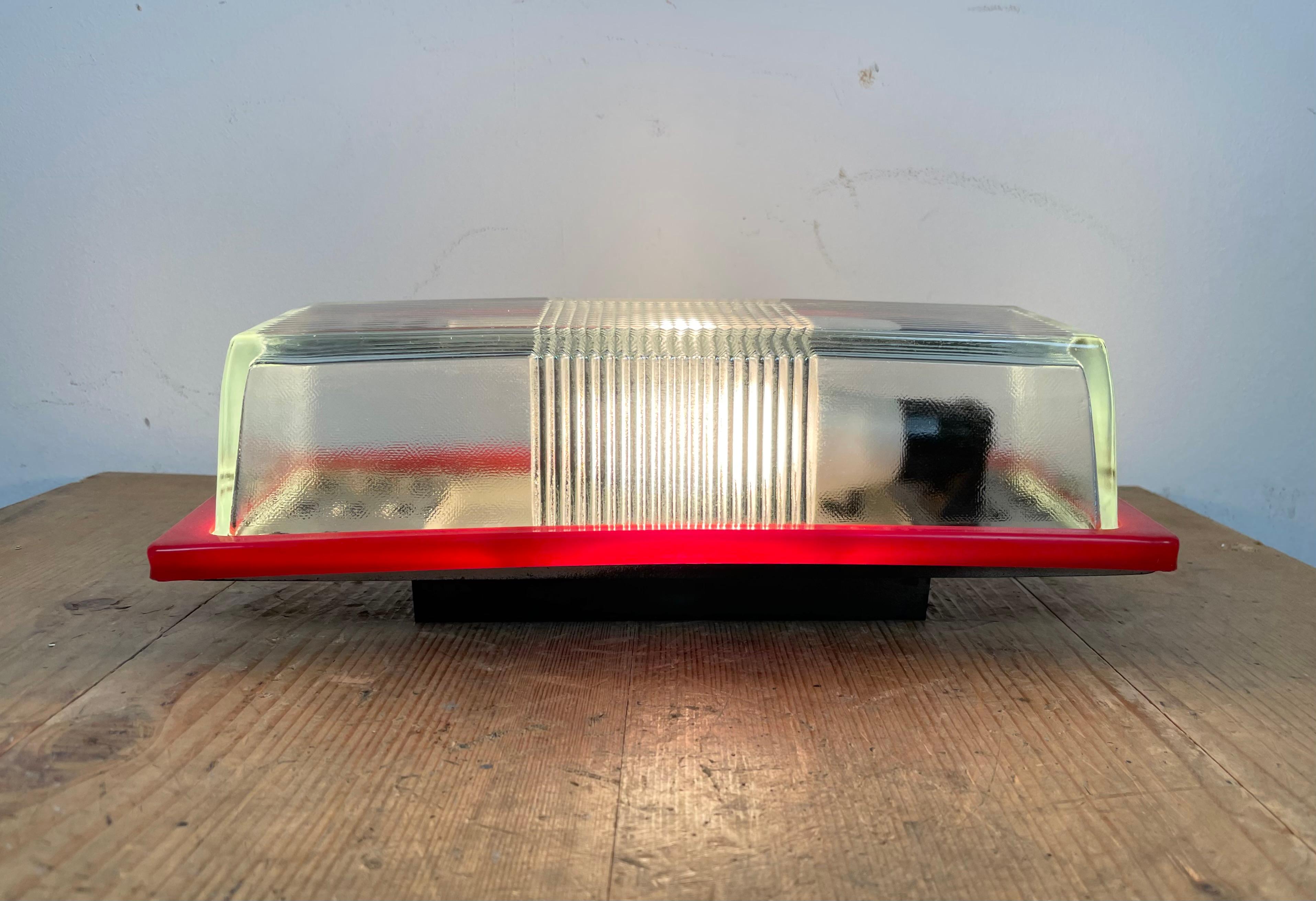 Red Industrial Bakelite Wall Light from Elektrosvit, 1970s For Sale 5
