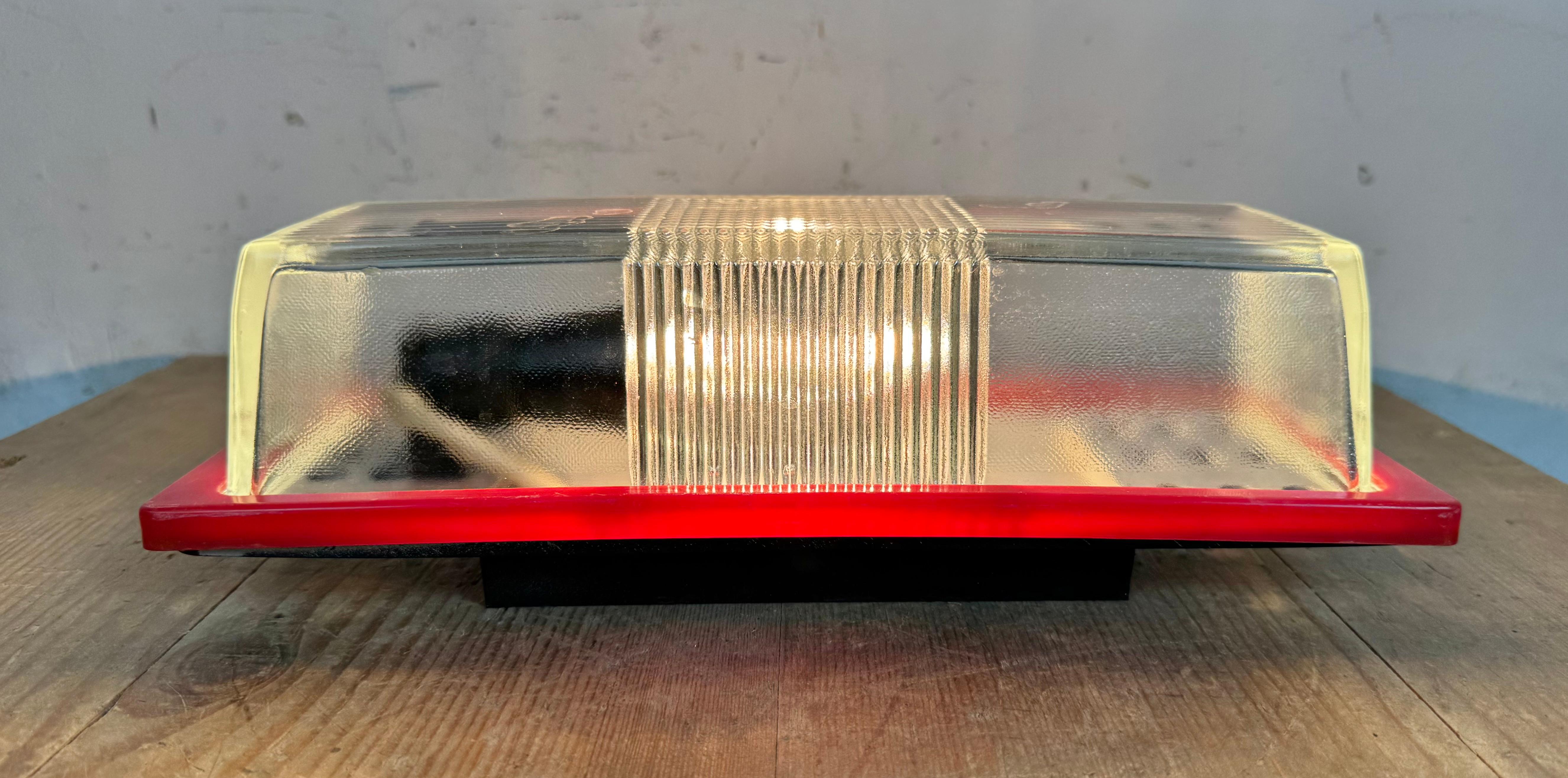 Aplique industrial rojo de baquelita de Elektrosvit, años 70 en venta 10