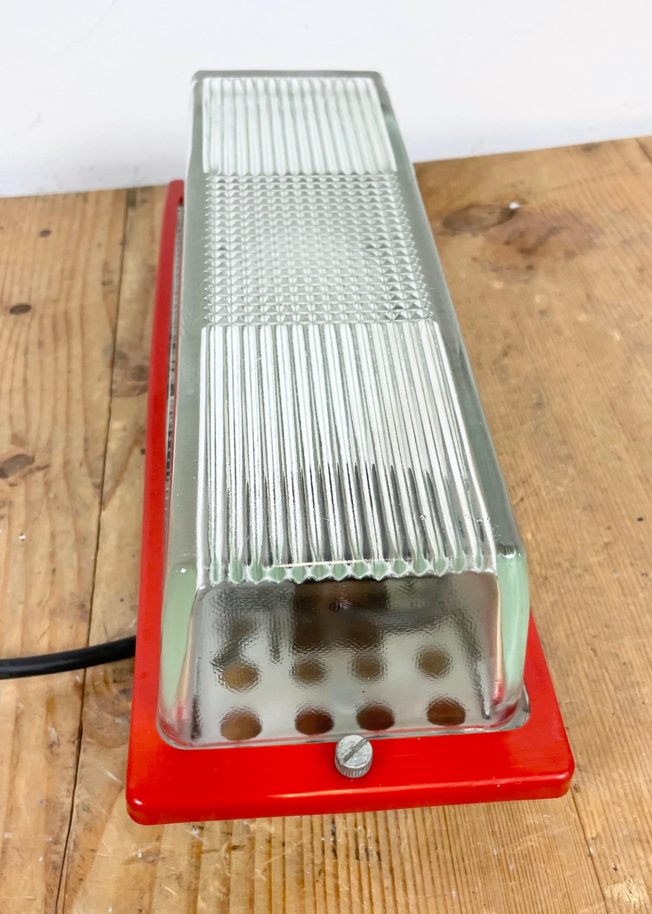 Red Industrial Bakelite Wall Light from Elektrosvit, 1970s For Sale 3