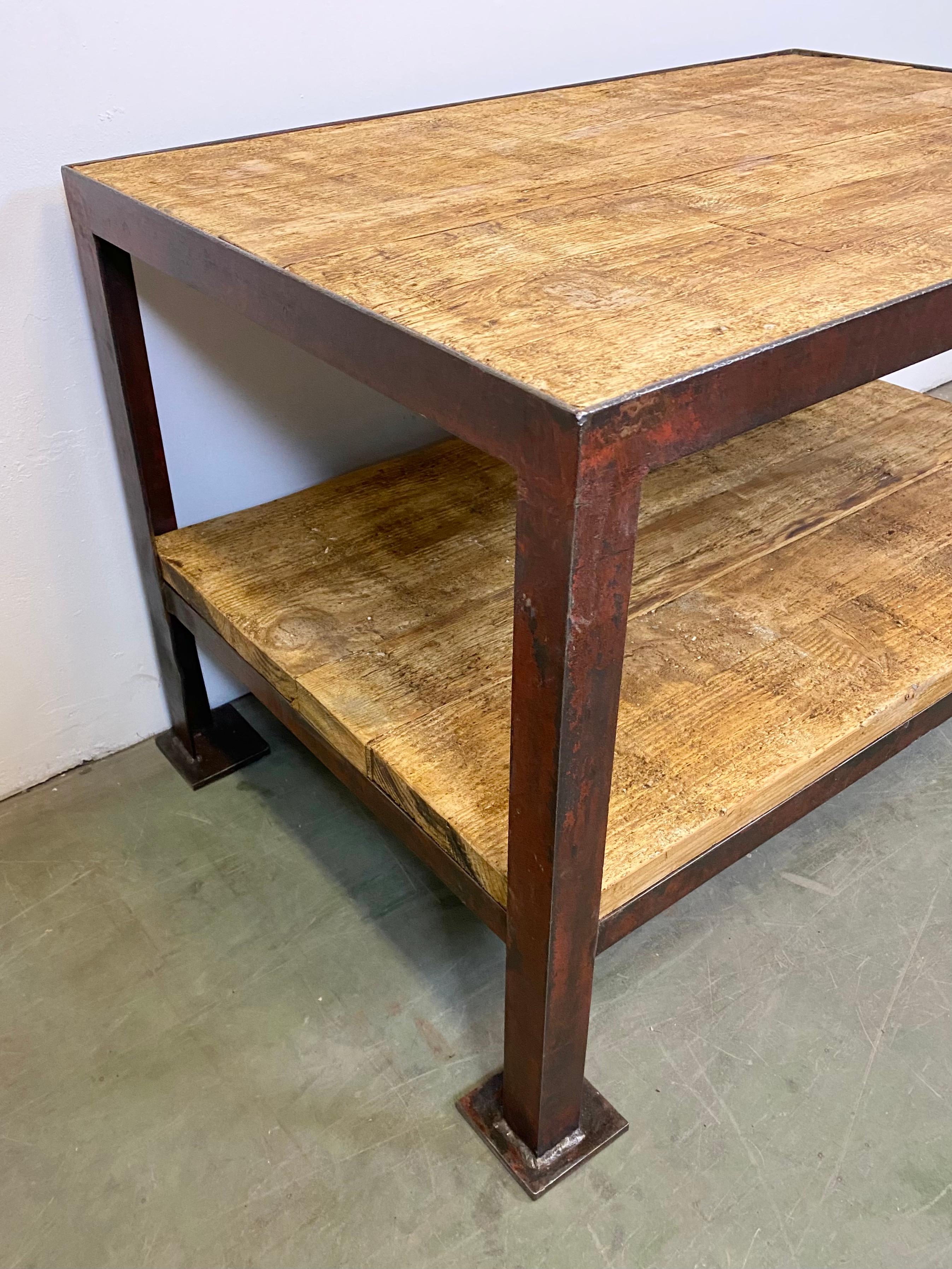 Tchèque Table basse industrielle rouge, années 1960 en vente