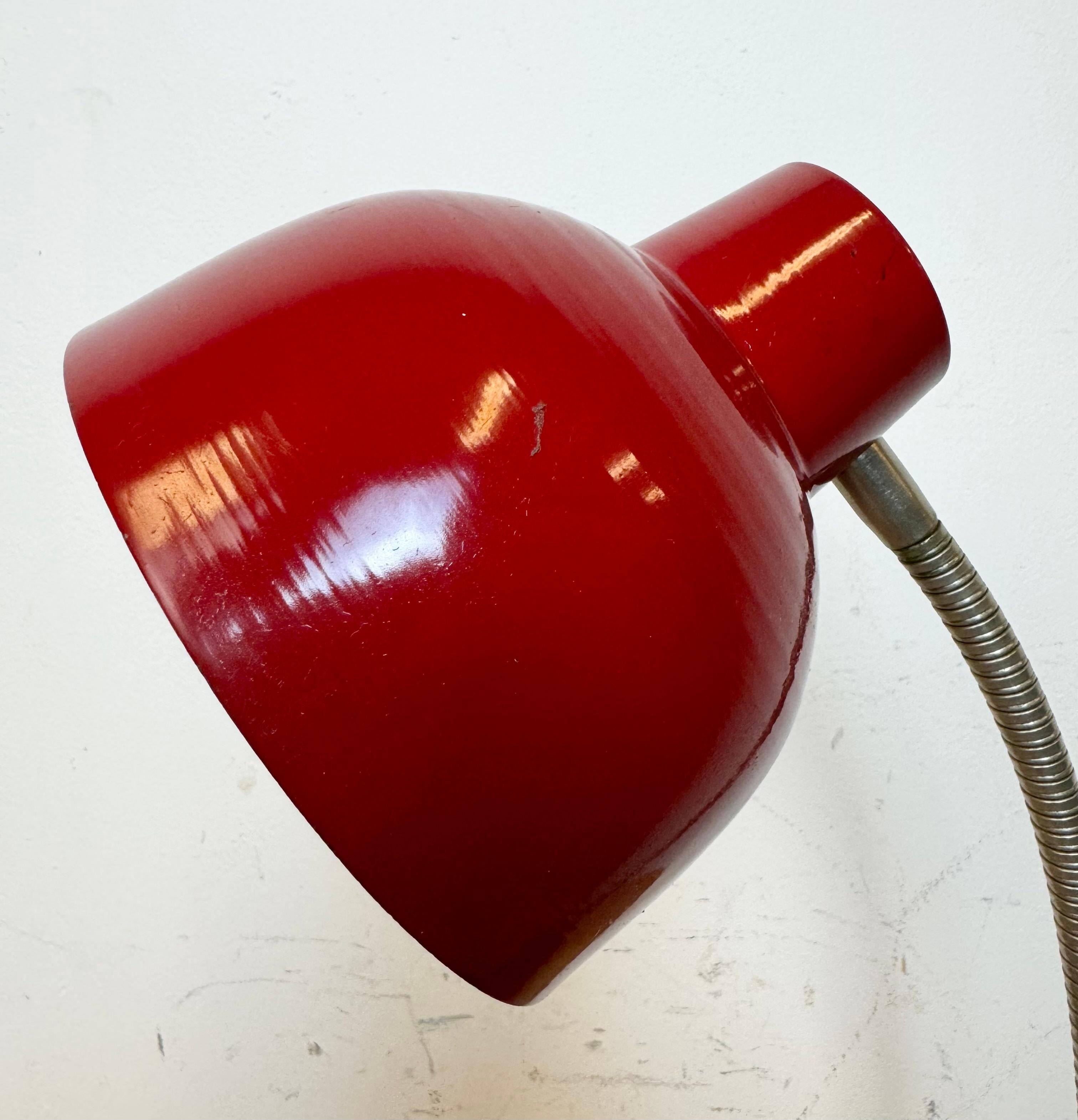 Red Industrial Gooseneck Table Lamp, 1960s In Good Condition For Sale In Kojetice, CZ