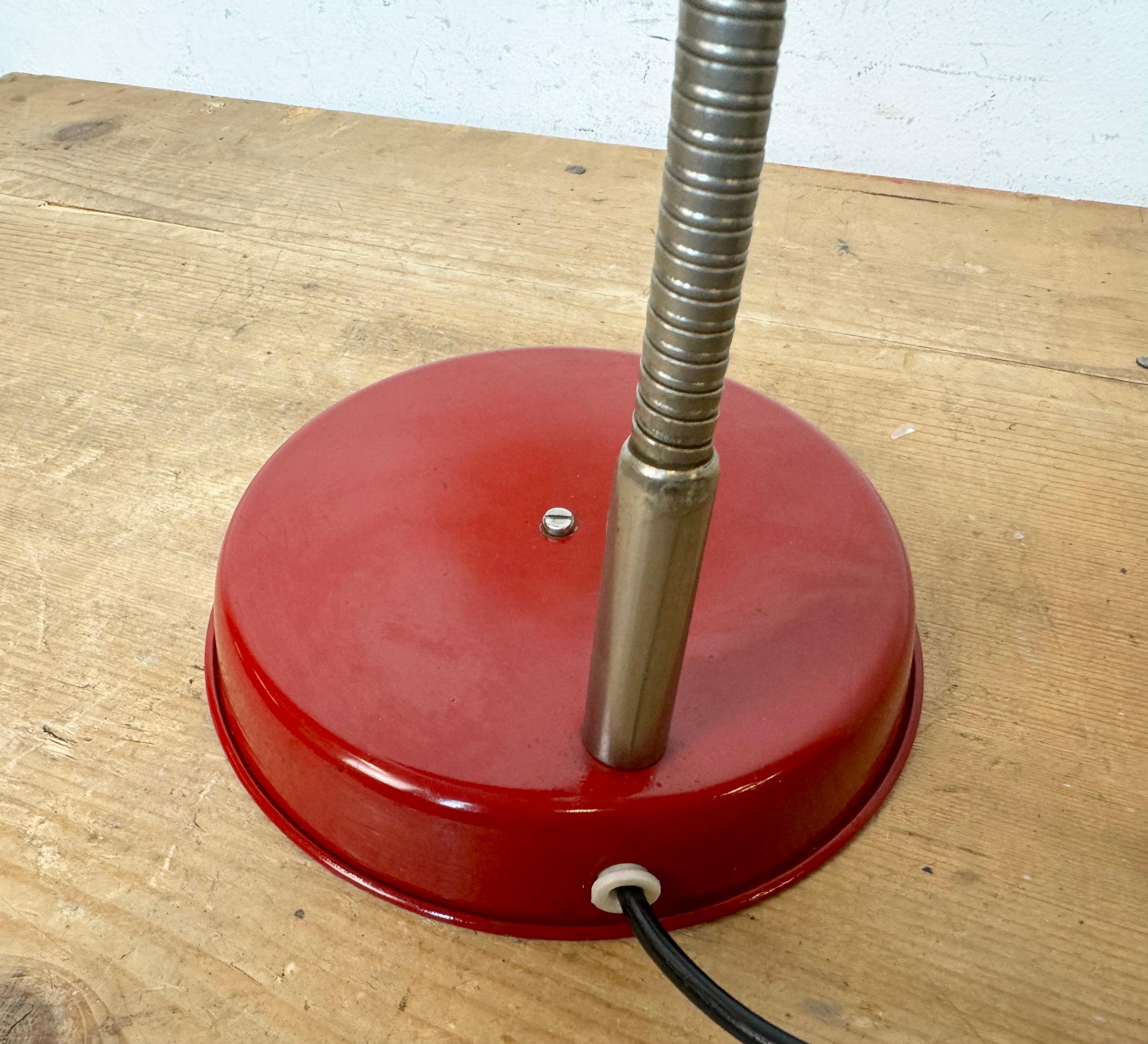 Rote industrielle Schwanenhals-Tischlampe, 1960er-Jahre 1