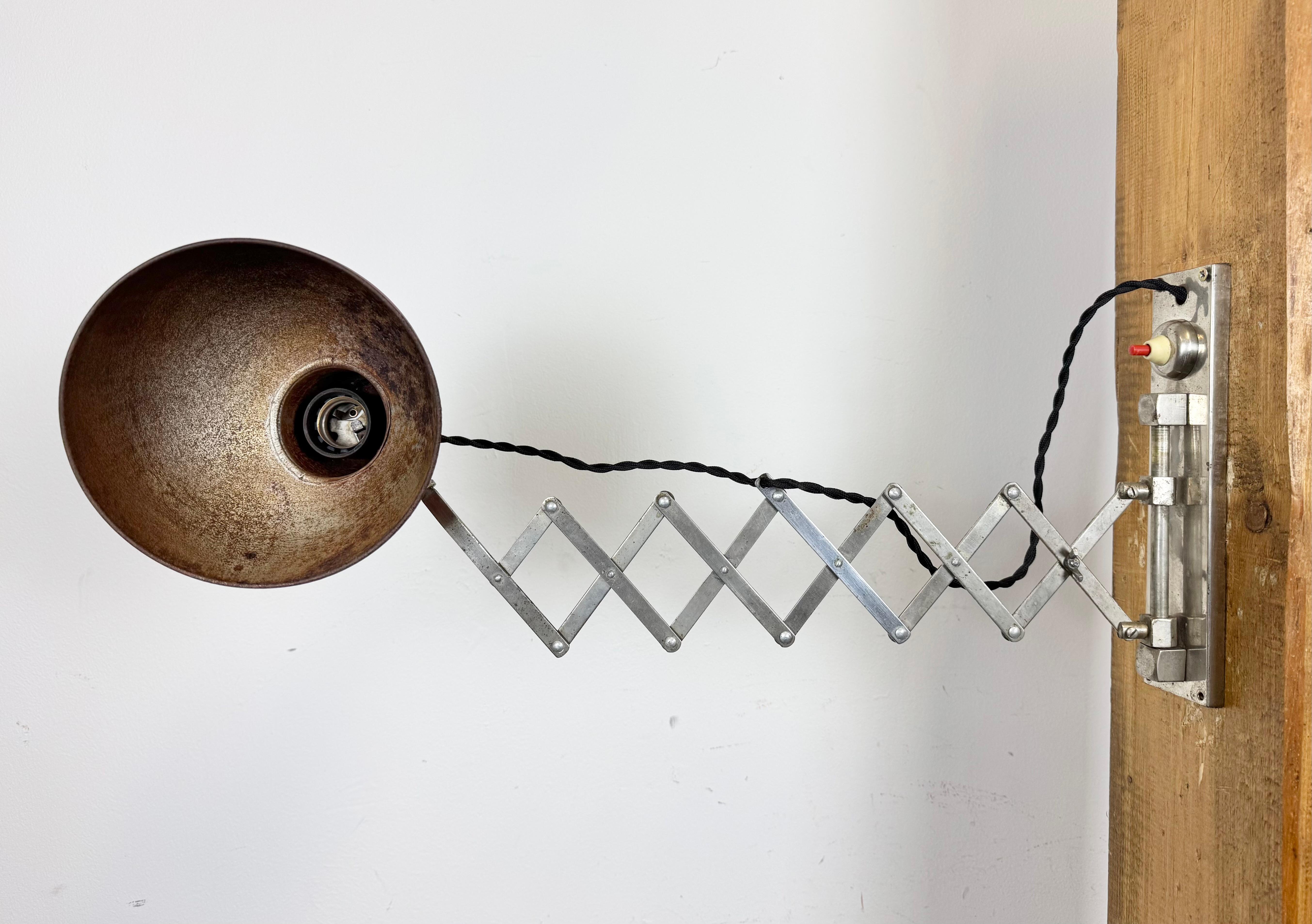 Red Industrial Midcentury Scissor Wall Lamp, 1950s For Sale 2