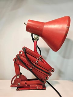 Rote Scherenarm-Schreibtisch-/Wandleuchte im Industrial-Stil – Verstellbare Arbeitsleuchte aus Metall – 1970er Jahre