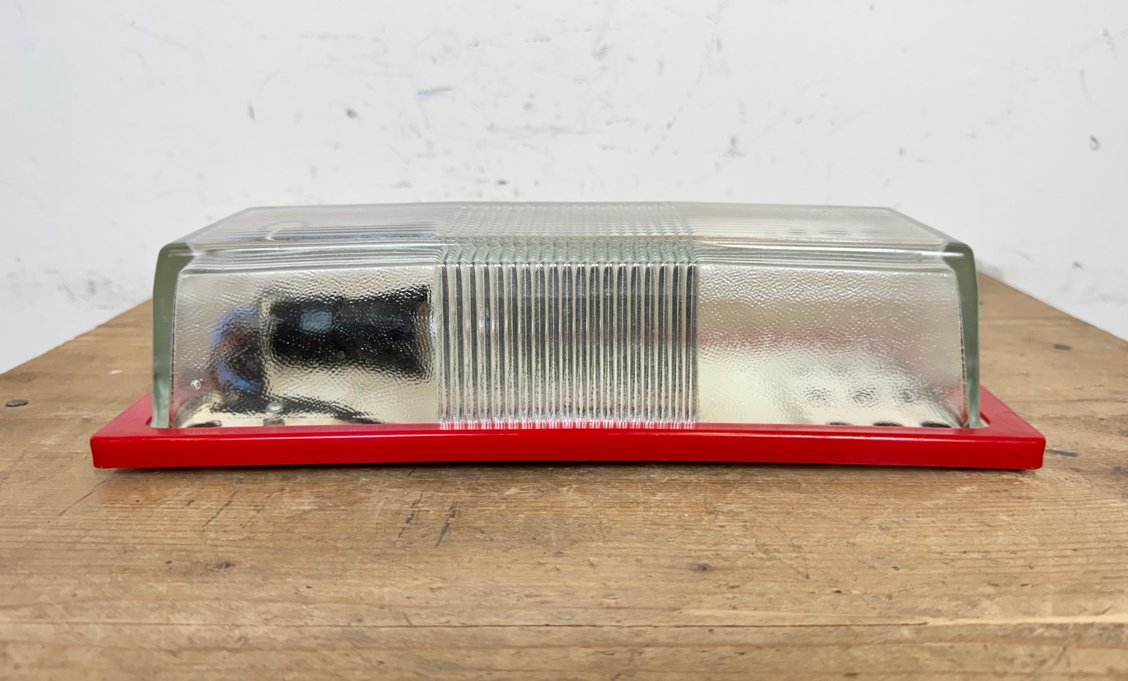 Applique industrielle rouge de Elektrosvit, 1970 en vente 3