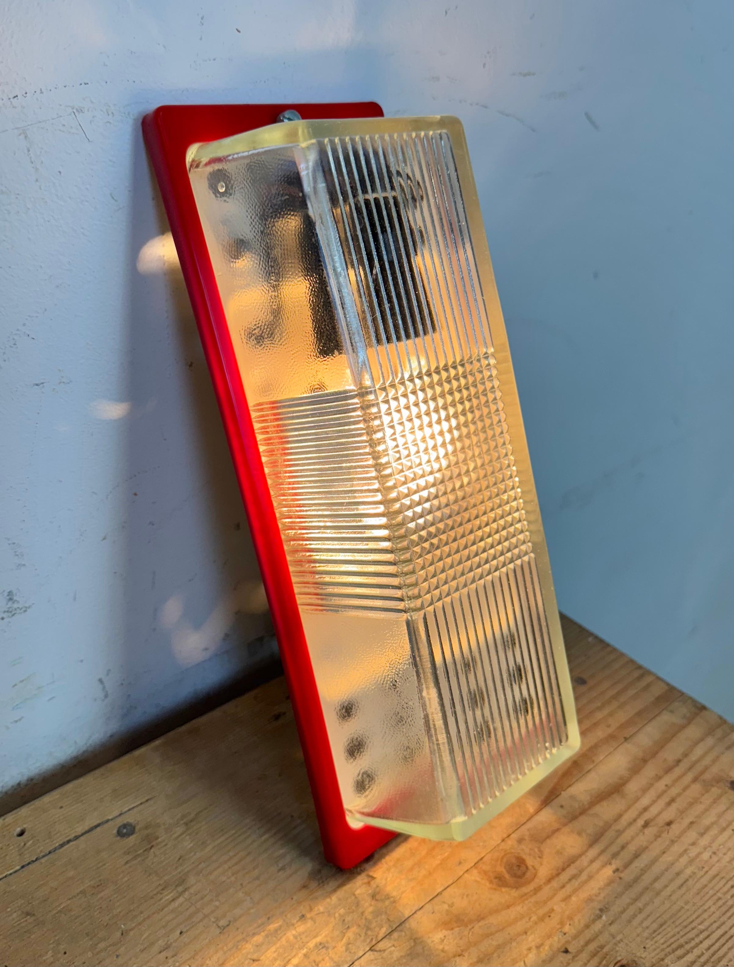 Applique industrielle rouge de Elektrosvit, 1970 en vente 8
