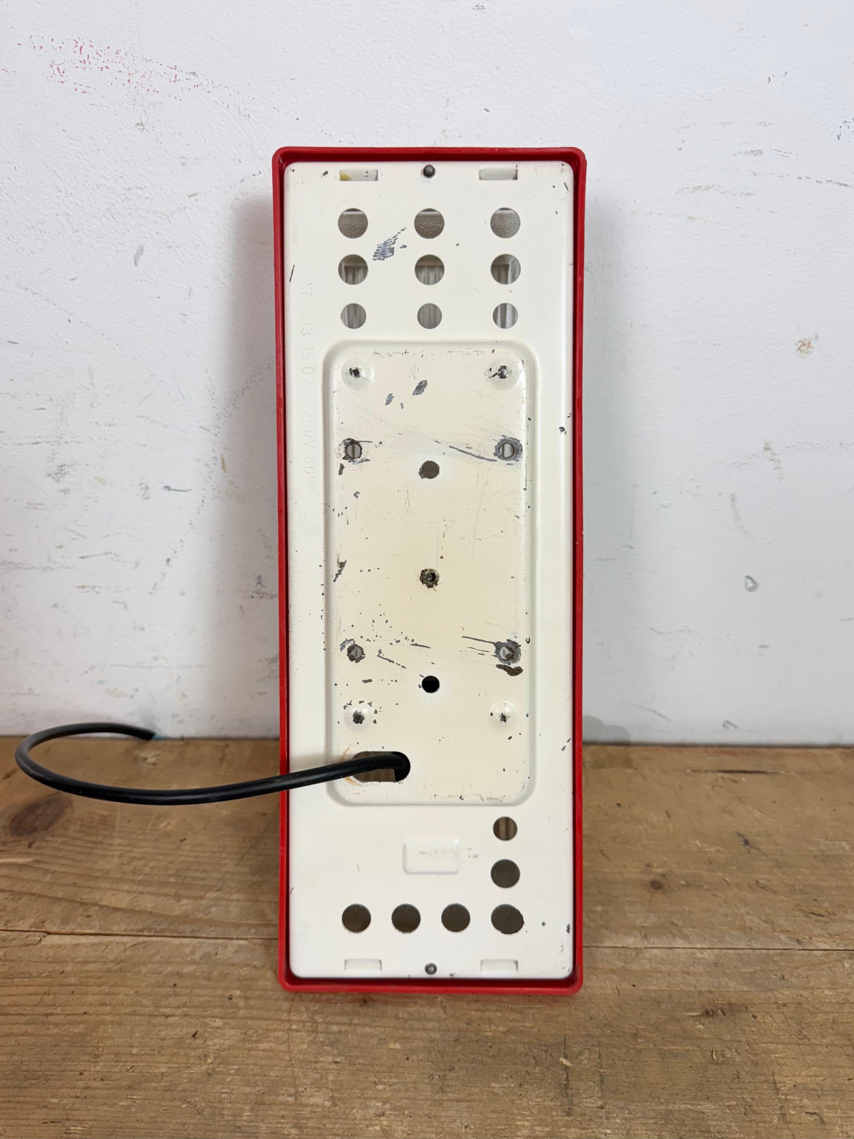 Applique industrielle rouge de Elektrosvit, 1970 en vente 11
