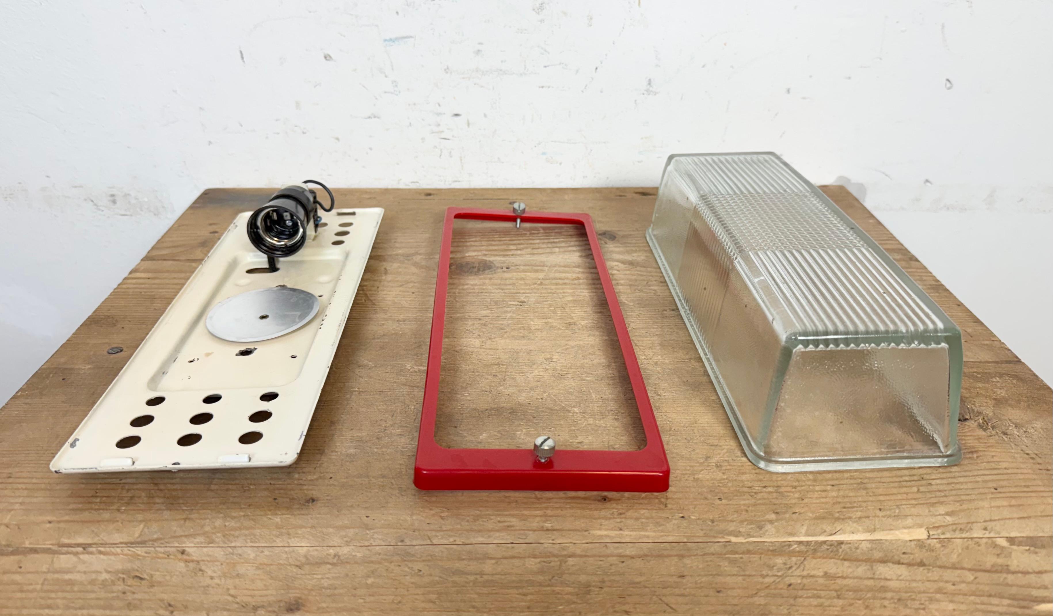 Applique industrielle rouge de Elektrosvit, 1970 en vente 9