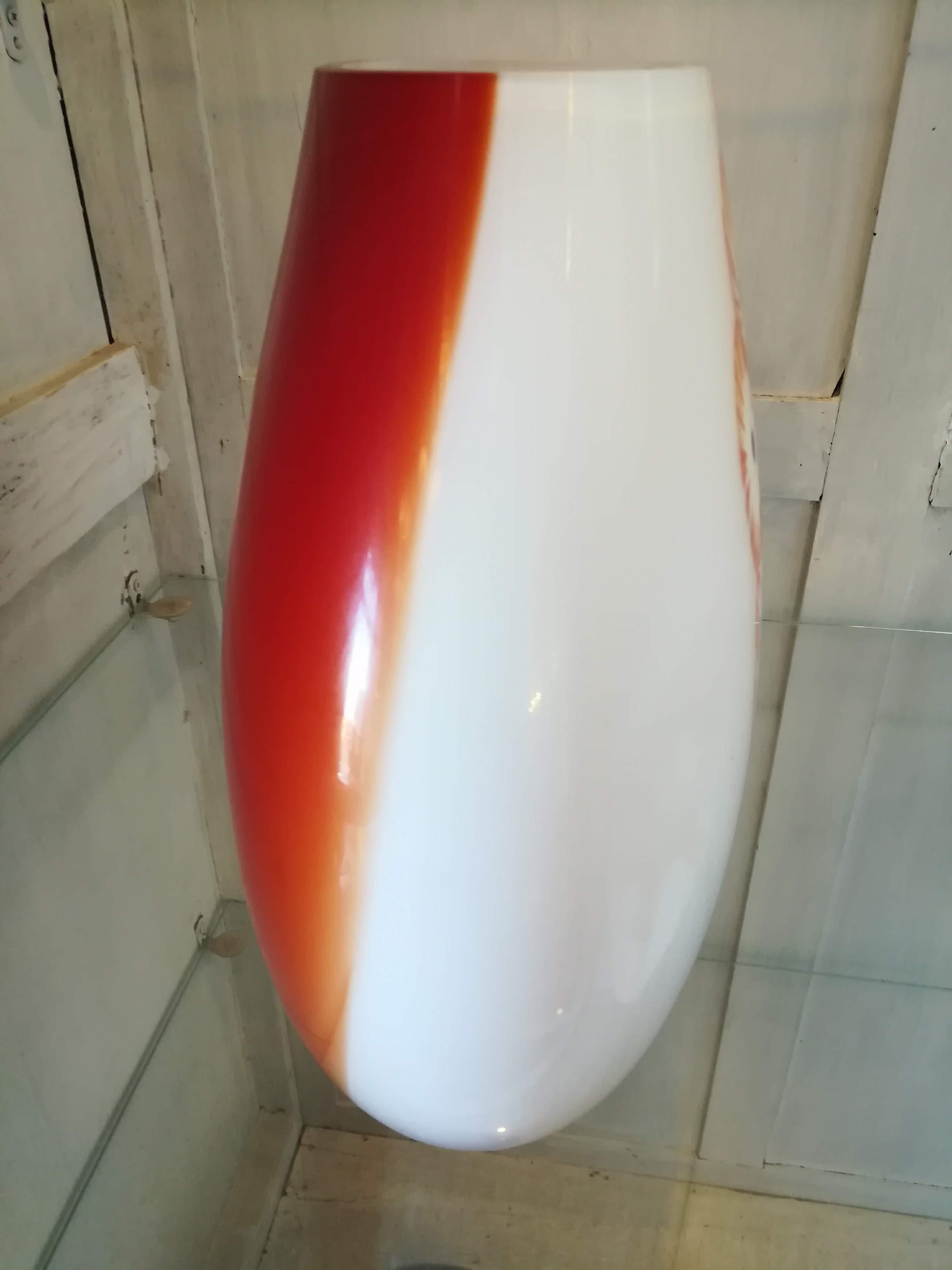 Red Italian Blown Glass Vase (Handgefertigt) im Angebot