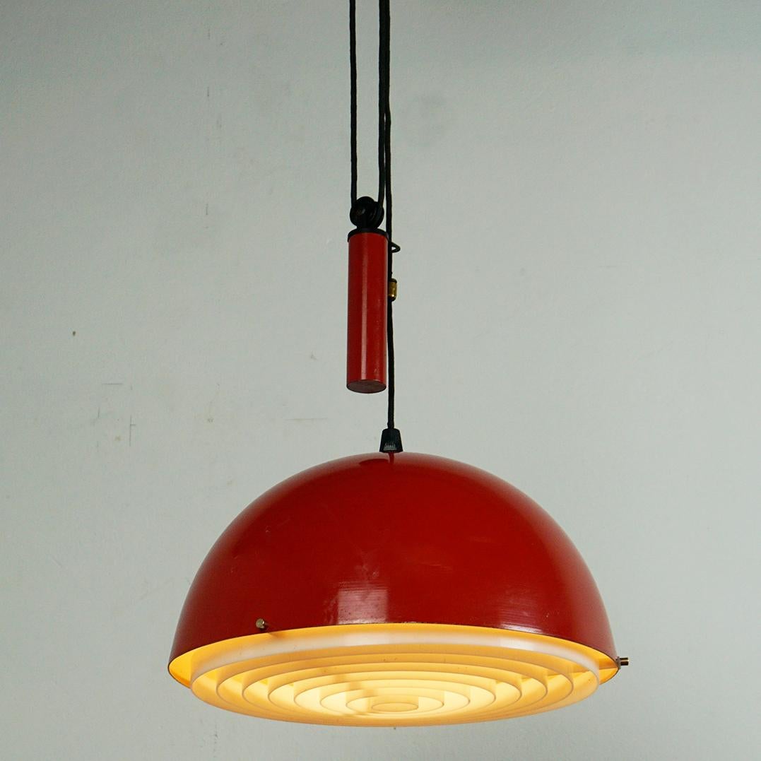 Red Italian Midcentury Metal and Brass Counterweight  Pendant Lamp For Sale 4