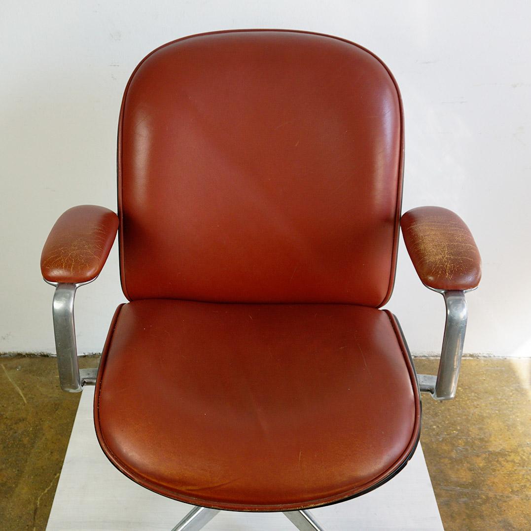 Red Italian Midcentury Office Armchair by Ico Parisi for Mim Roma In Good Condition For Sale In Vienna, AT