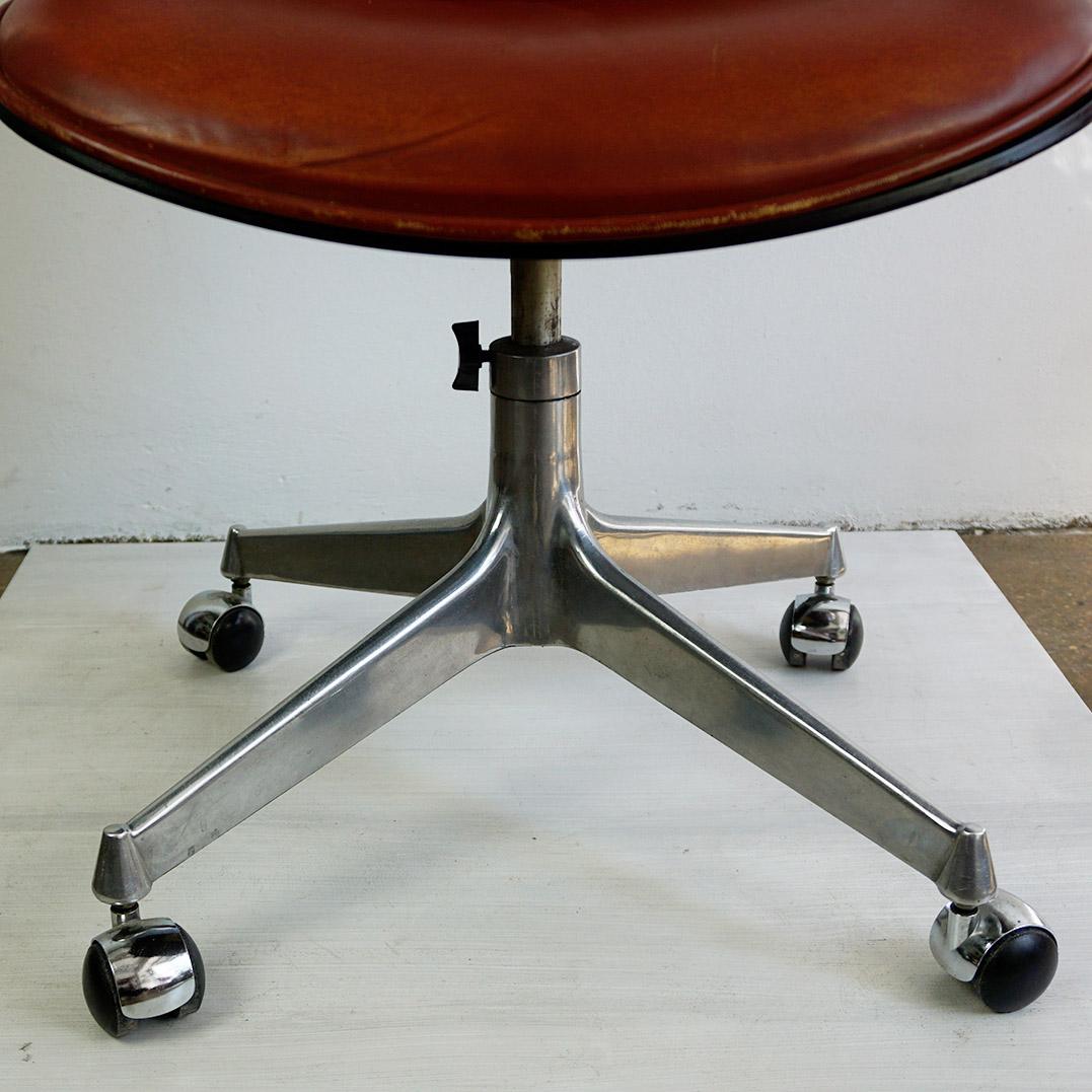 Mid-20th Century Red Italian Midcentury Office Armchair by Ico Parisi for Mim Roma For Sale