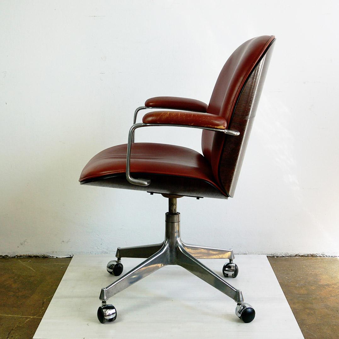 Red Italian Midcentury Office Armchair by Ico Parisi for Mim Roma For Sale 1