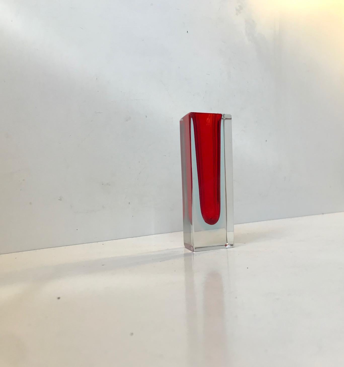 Small rectangular block vase with a red interior hues surrounded with light blue and finished of with thick stock clear glass. Design Alessandro Mandruzzato circa 1975.