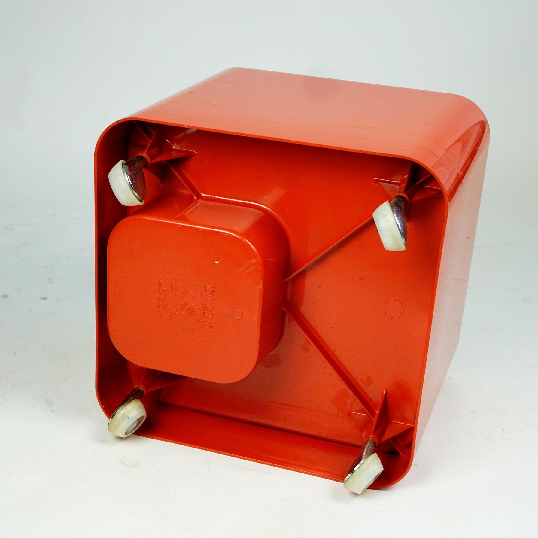 Late 20th Century Red Italian Space Age Plastic Trolley Dime by Marcello Siard for Coll. Longato