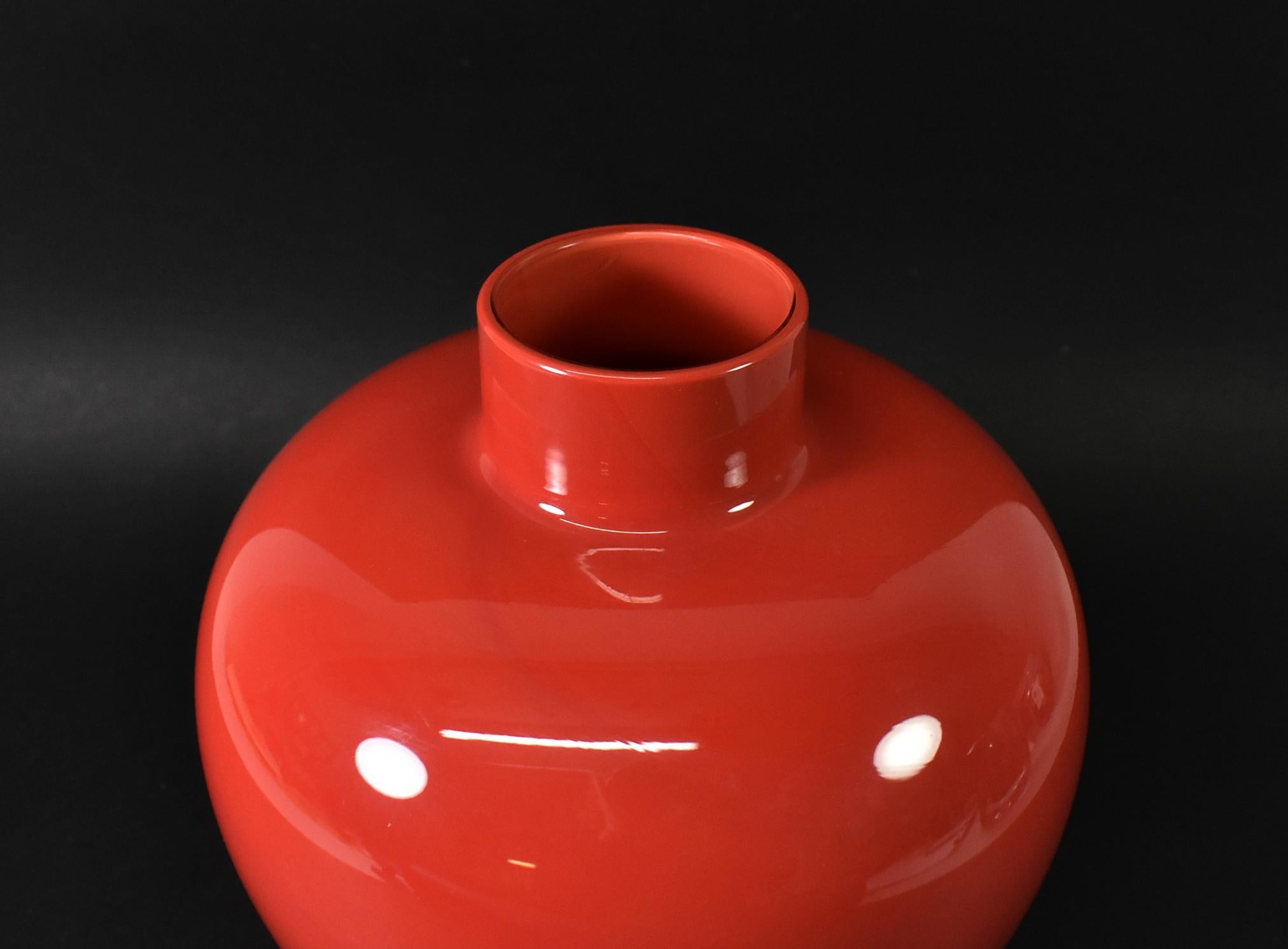 Moderno Vaso in vetro artistico rosso italiano di Venini, 1981, altezza 8,5 in vendita