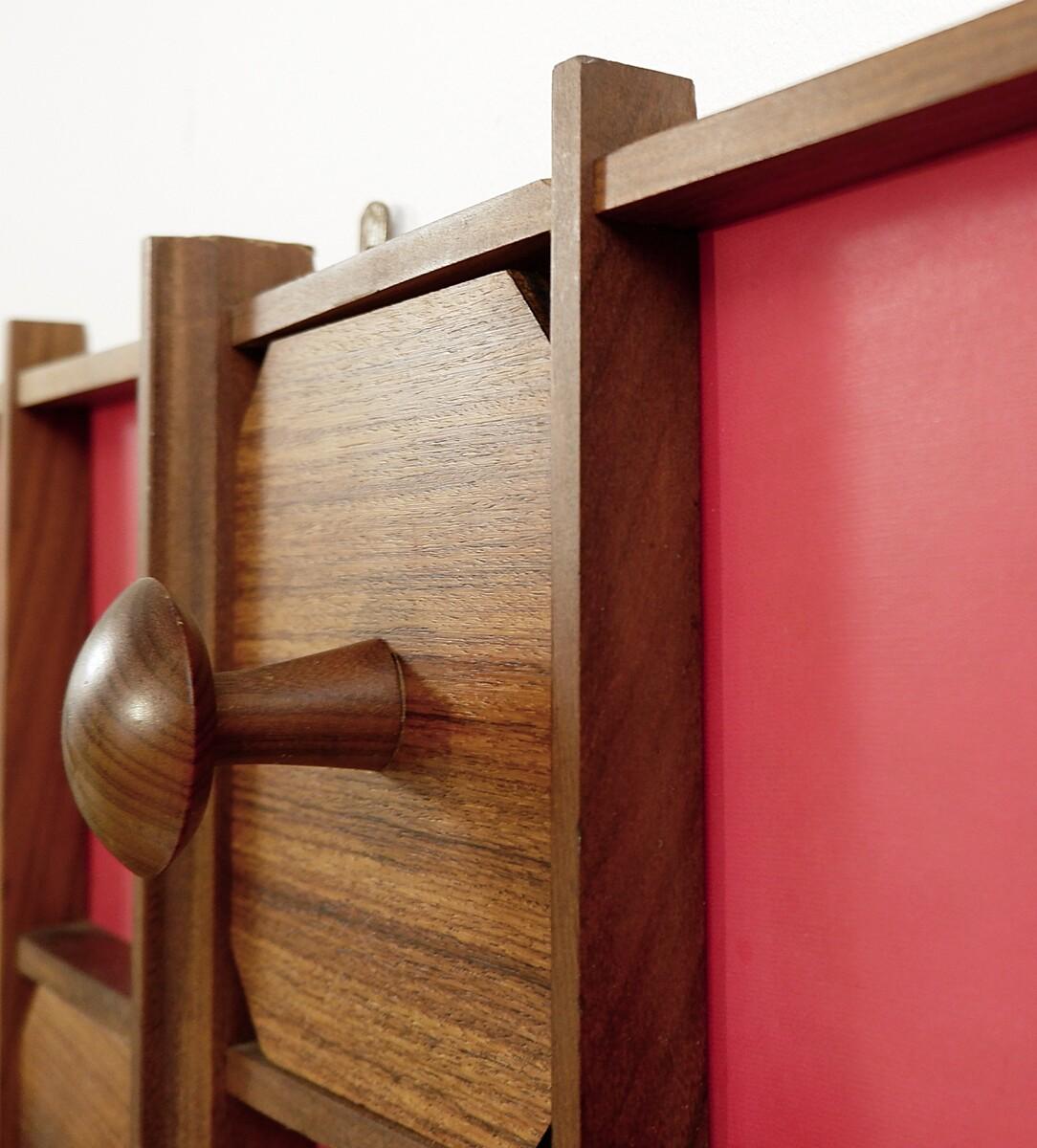 Red Italian Wooden Coat Rack, 1960s In Good Condition For Sale In Brussels, BE