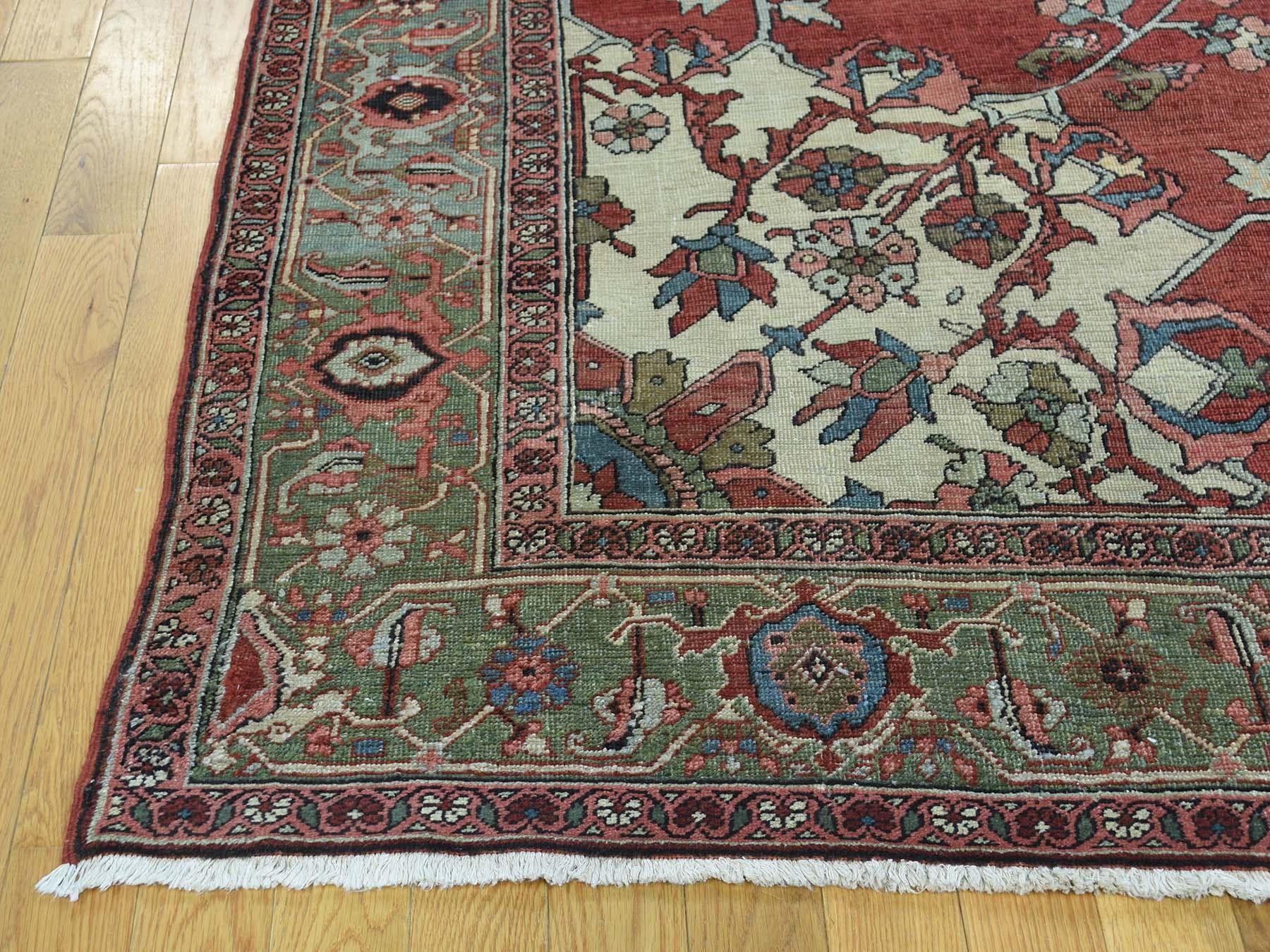 Red/Ivory 1880 Antique Hand Knotted Persian Serapi Rug For Sale 6