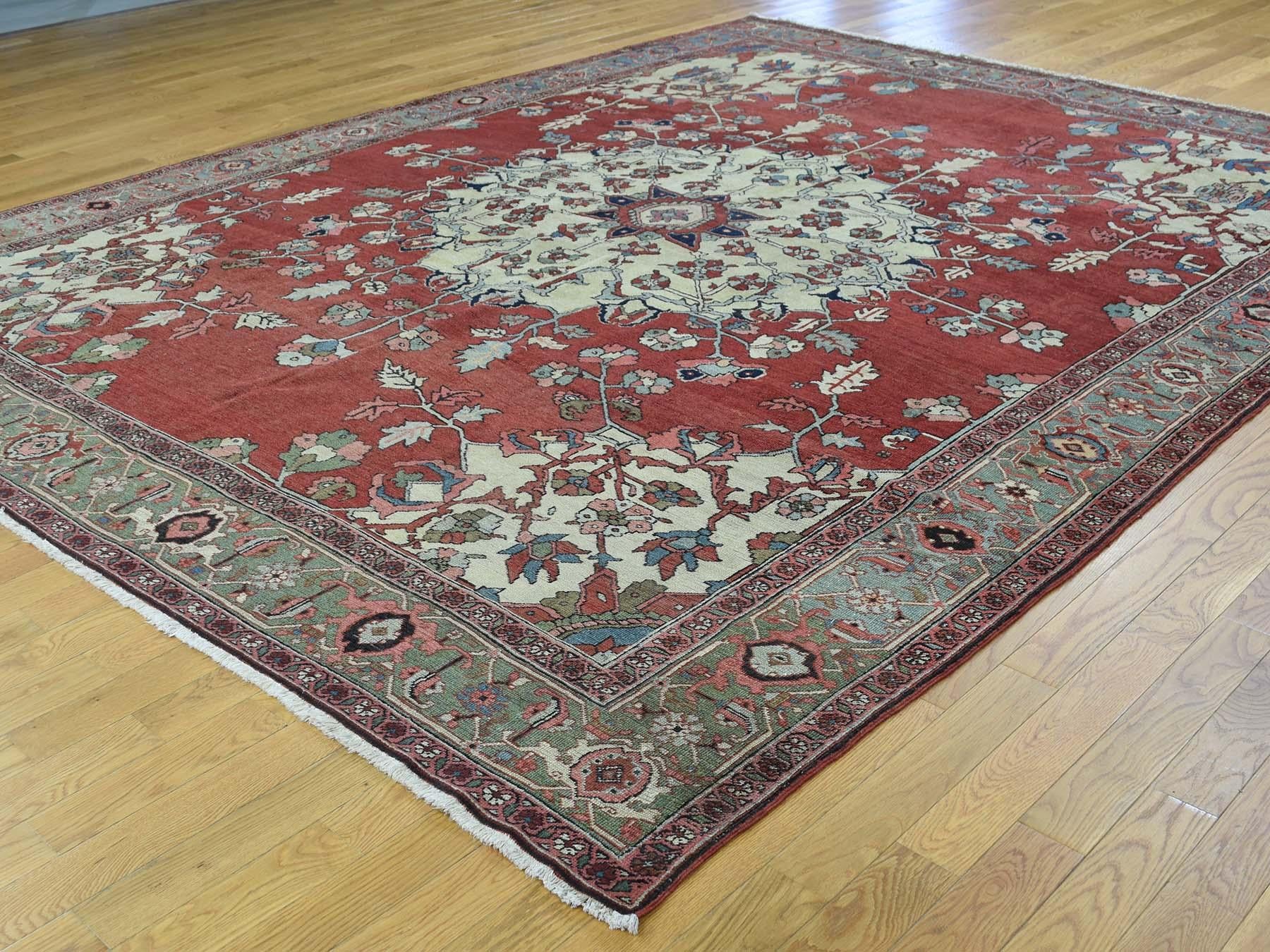 Red/Ivory 1880 Antique Hand Knotted Persian Serapi Rug In Good Condition For Sale In Carlstadt, NJ