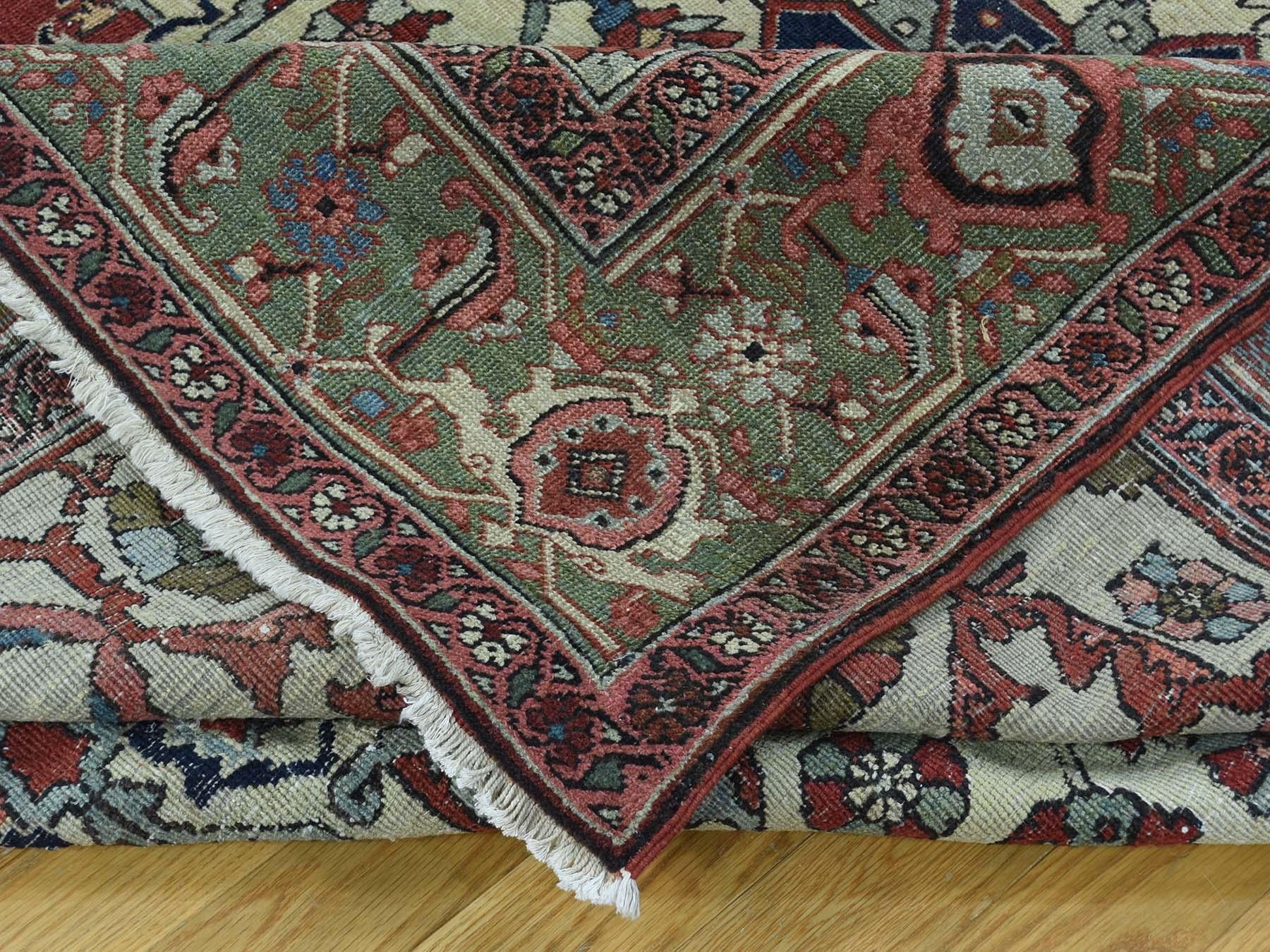 Late 19th Century Red/Ivory 1880 Antique Hand Knotted Persian Serapi Rug For Sale