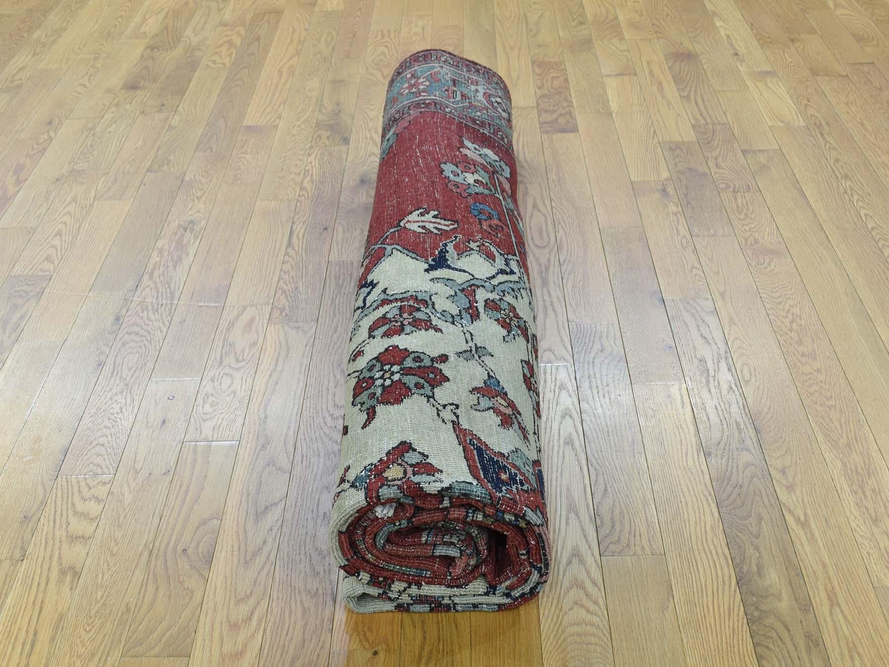 Tapis persan Serapi ancien rouge/ivoire noué à la main, 1880 en vente 1