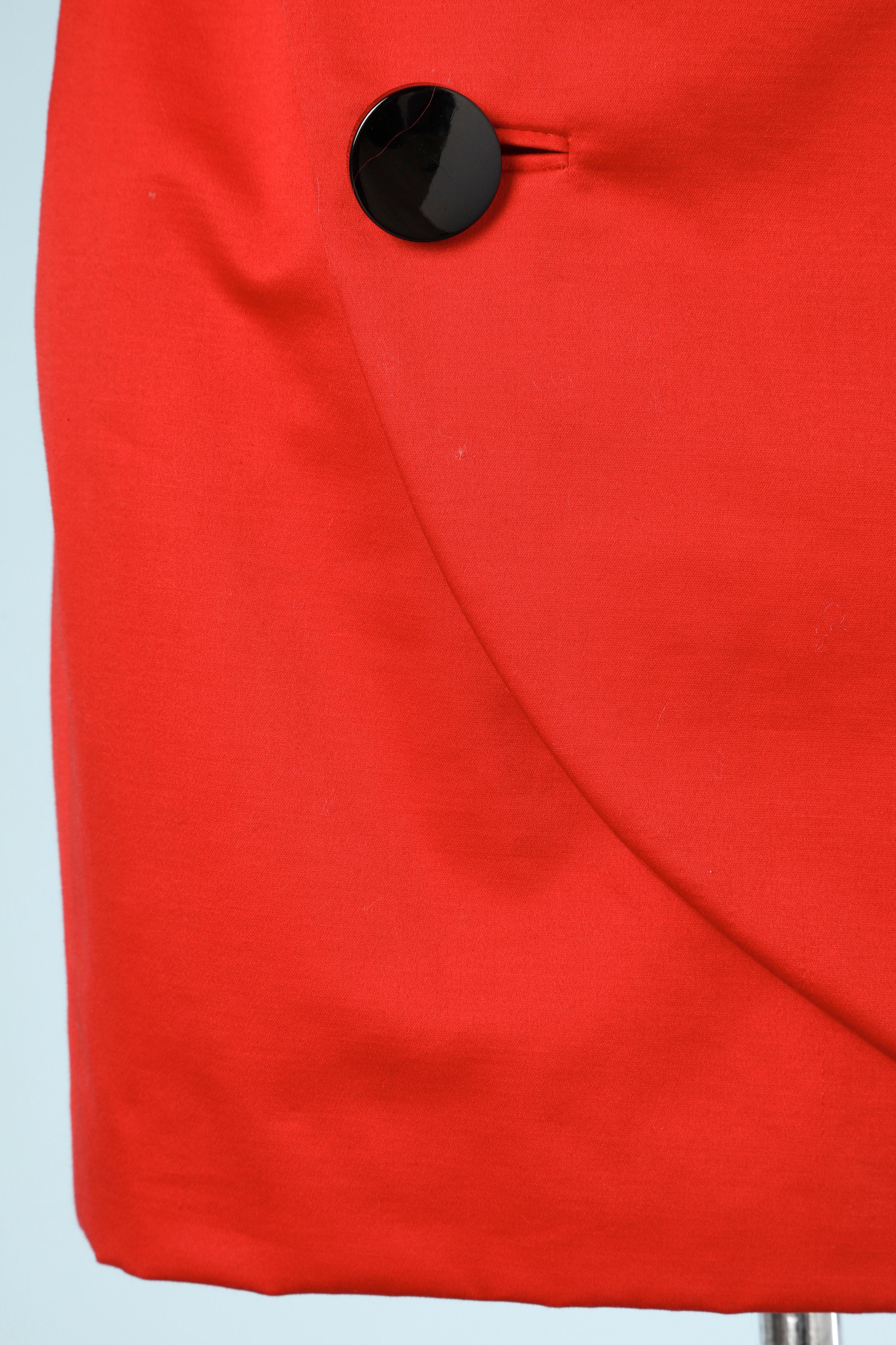 Ensemble veste rouge et robe bustier enveloppante avec boutons noirs Renata Circa 1980 en vente 1