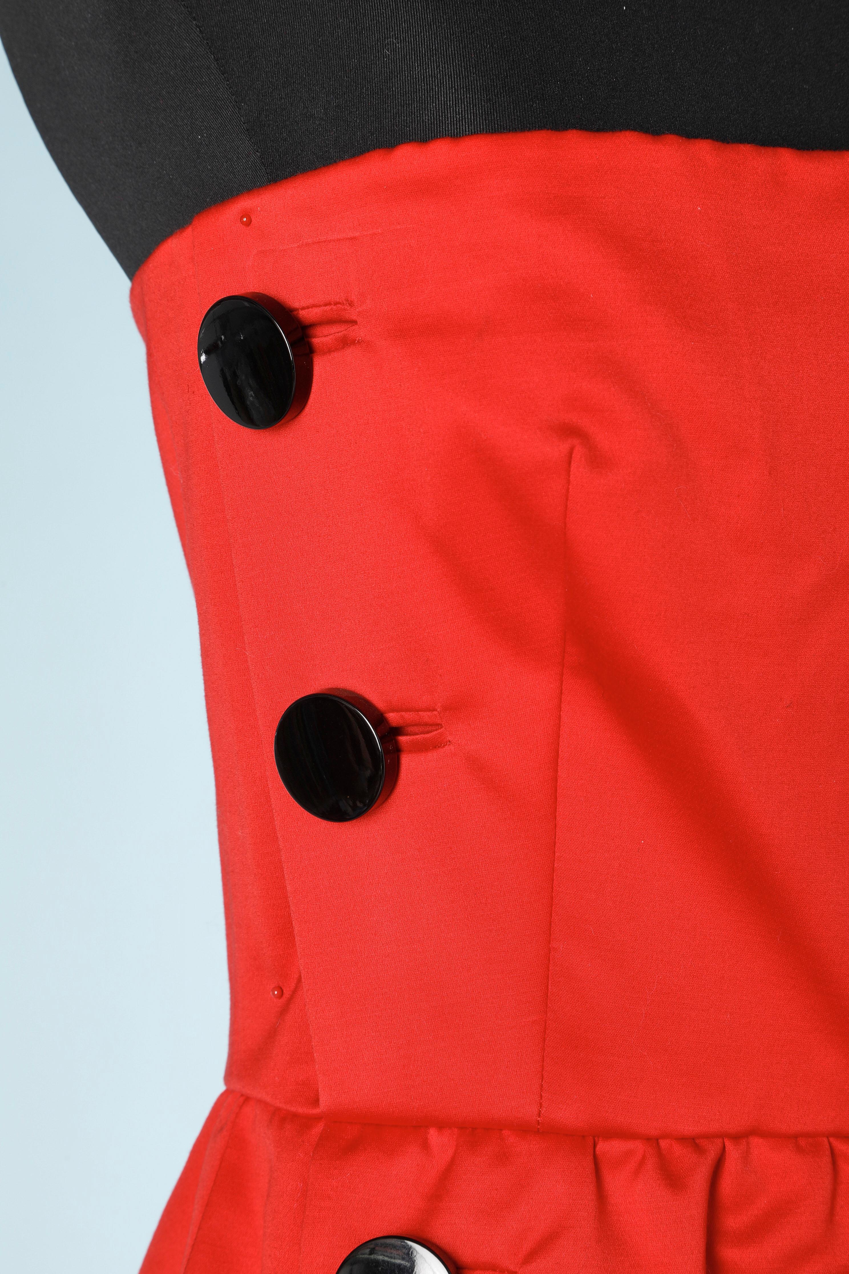Ensemble veste rouge et robe bustier enveloppante avec boutons noirs Renata Circa 1980 en vente 4