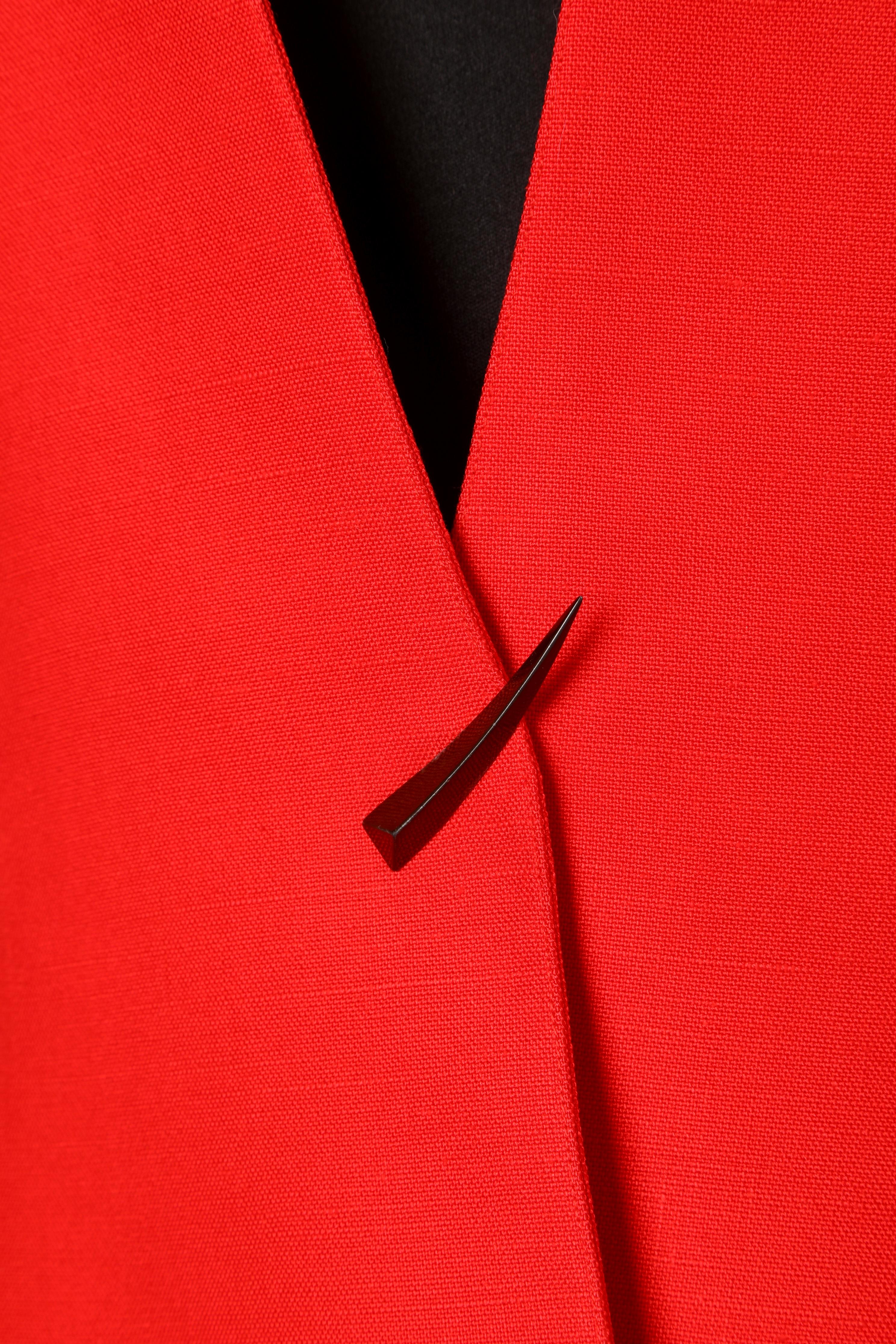 Red viscose and linen jacket with one (fake) button in black claw shape Thierry Mugler 