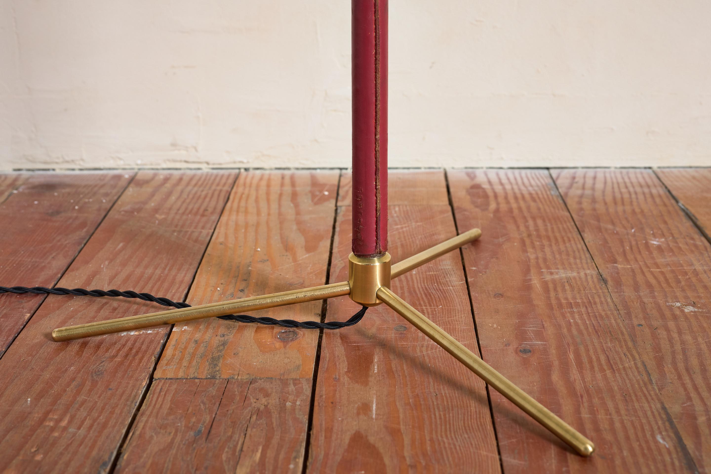 Lampadaire rouge de style Jacques Adnet en vente 7