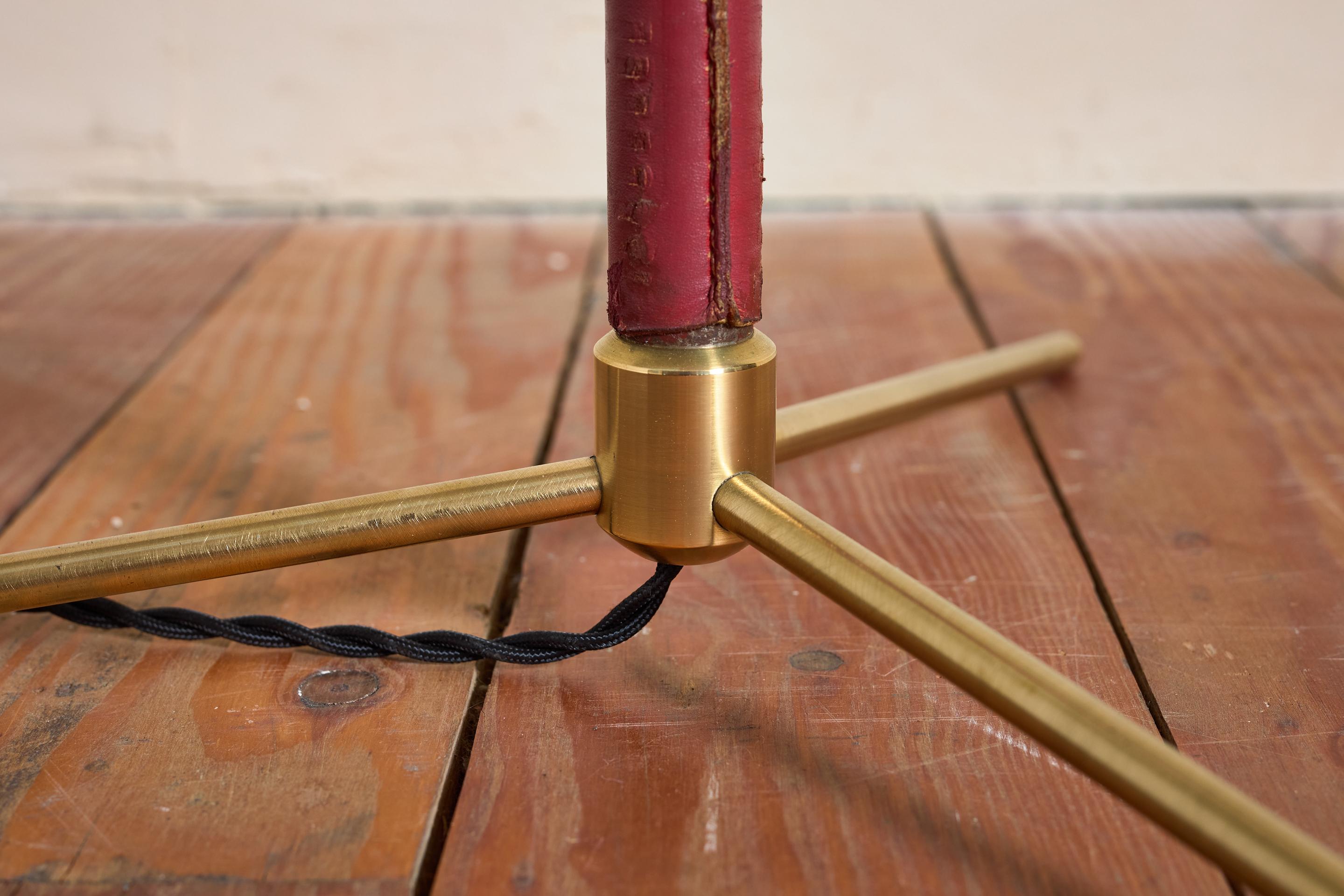 Lampadaire rouge de style Jacques Adnet en vente 9