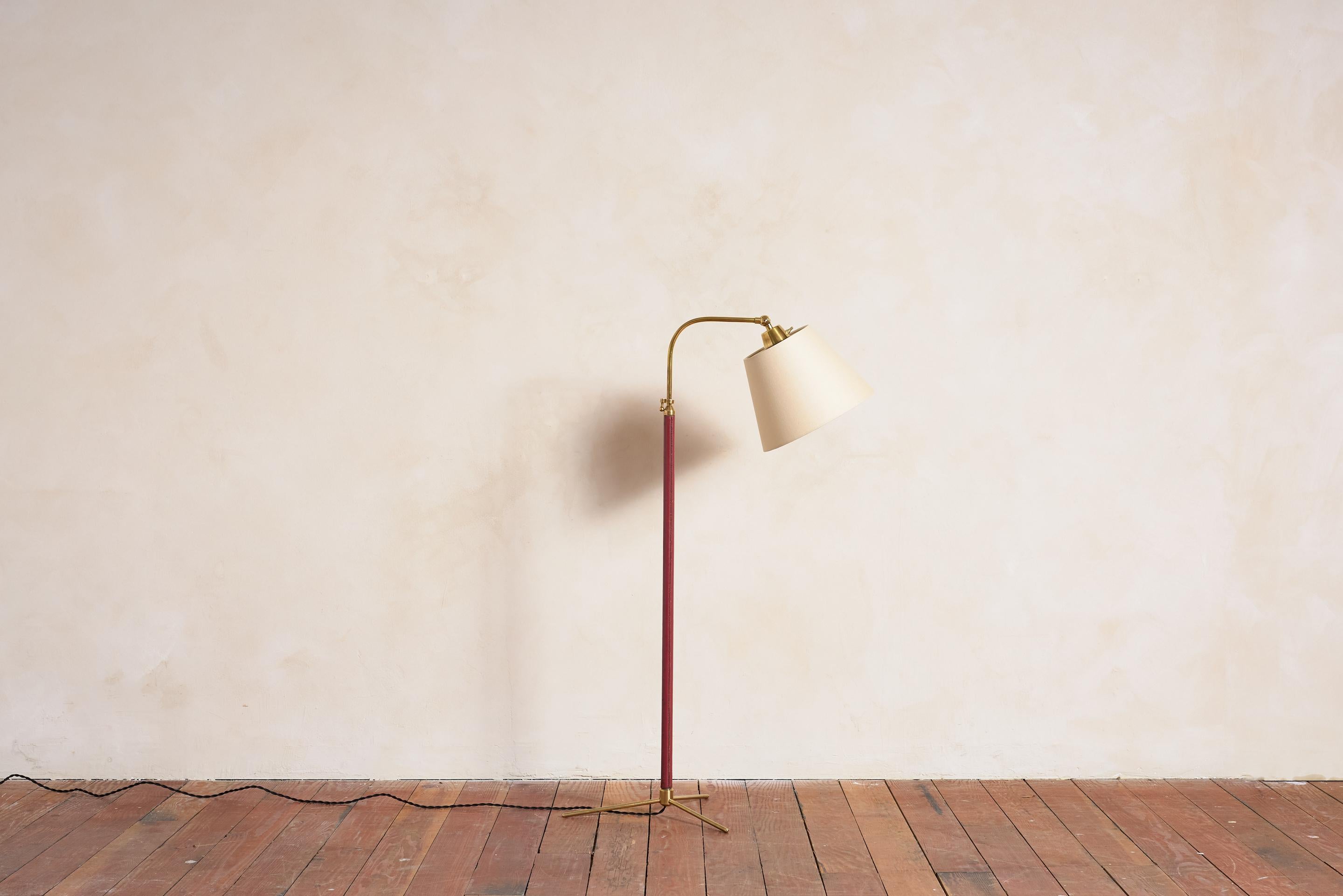 Français Lampadaire rouge de style Jacques Adnet en vente