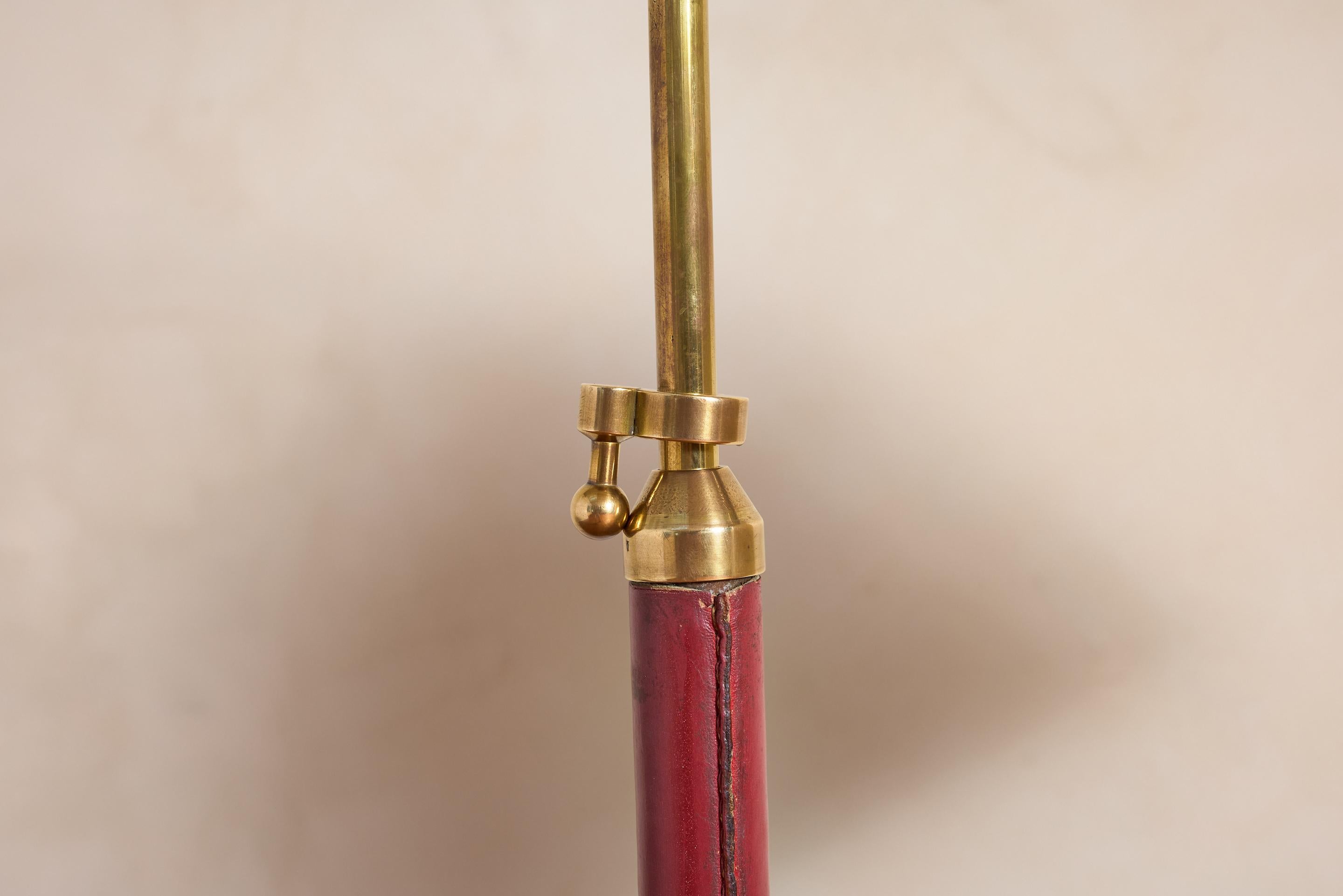 Milieu du XXe siècle Lampadaire rouge de style Jacques Adnet en vente