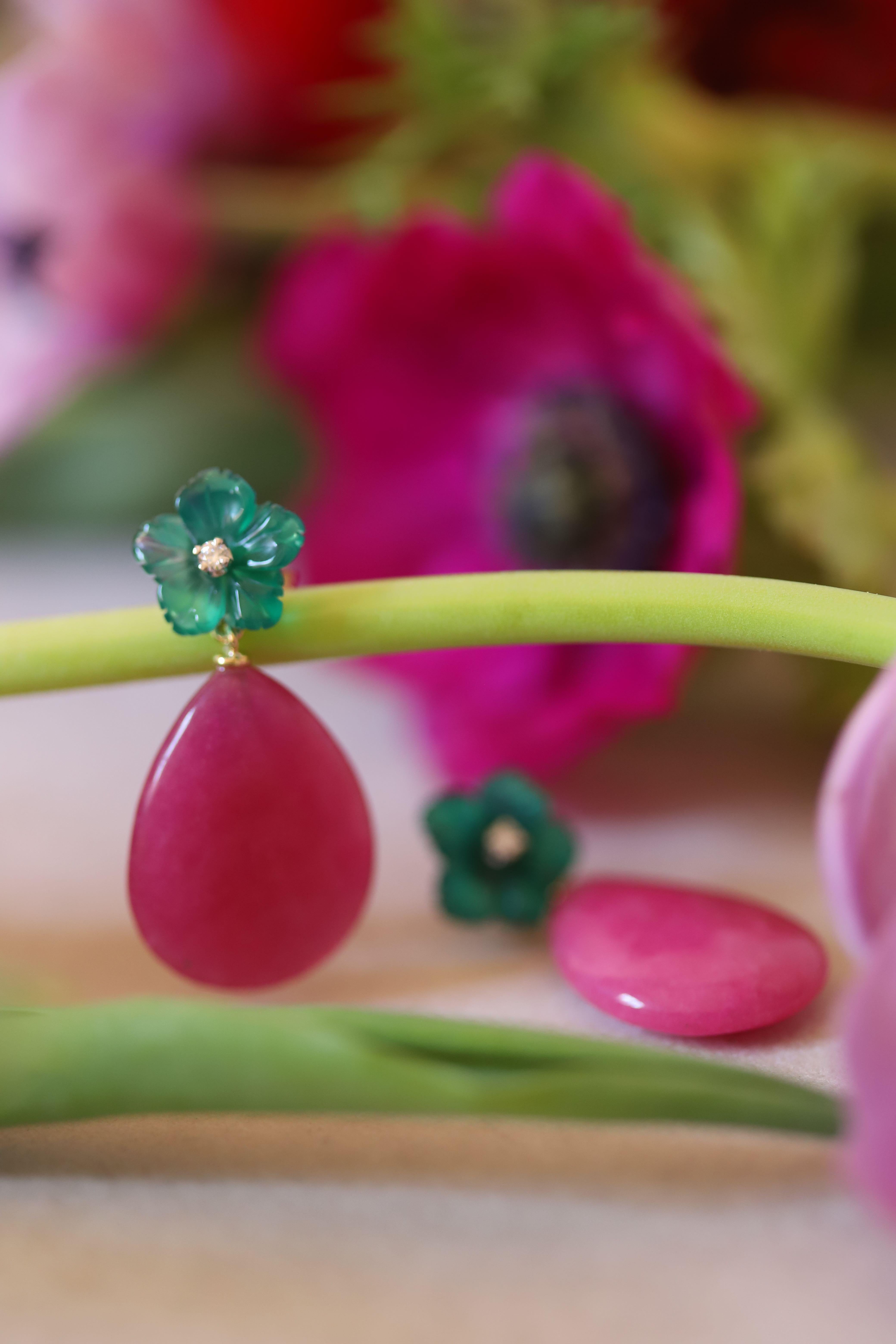 Art Deco Red Jade Green Agate Diamonds 18 Karat Yellow Gold Happy Flower Dangle Earrings