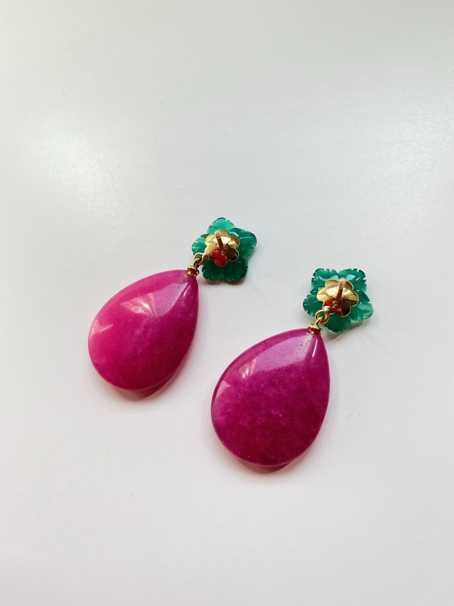 Red Jade Green Agate Diamonds 18 Karat Yellow Gold Happy Flower Dangle Earrings In New Condition In Rome, IT