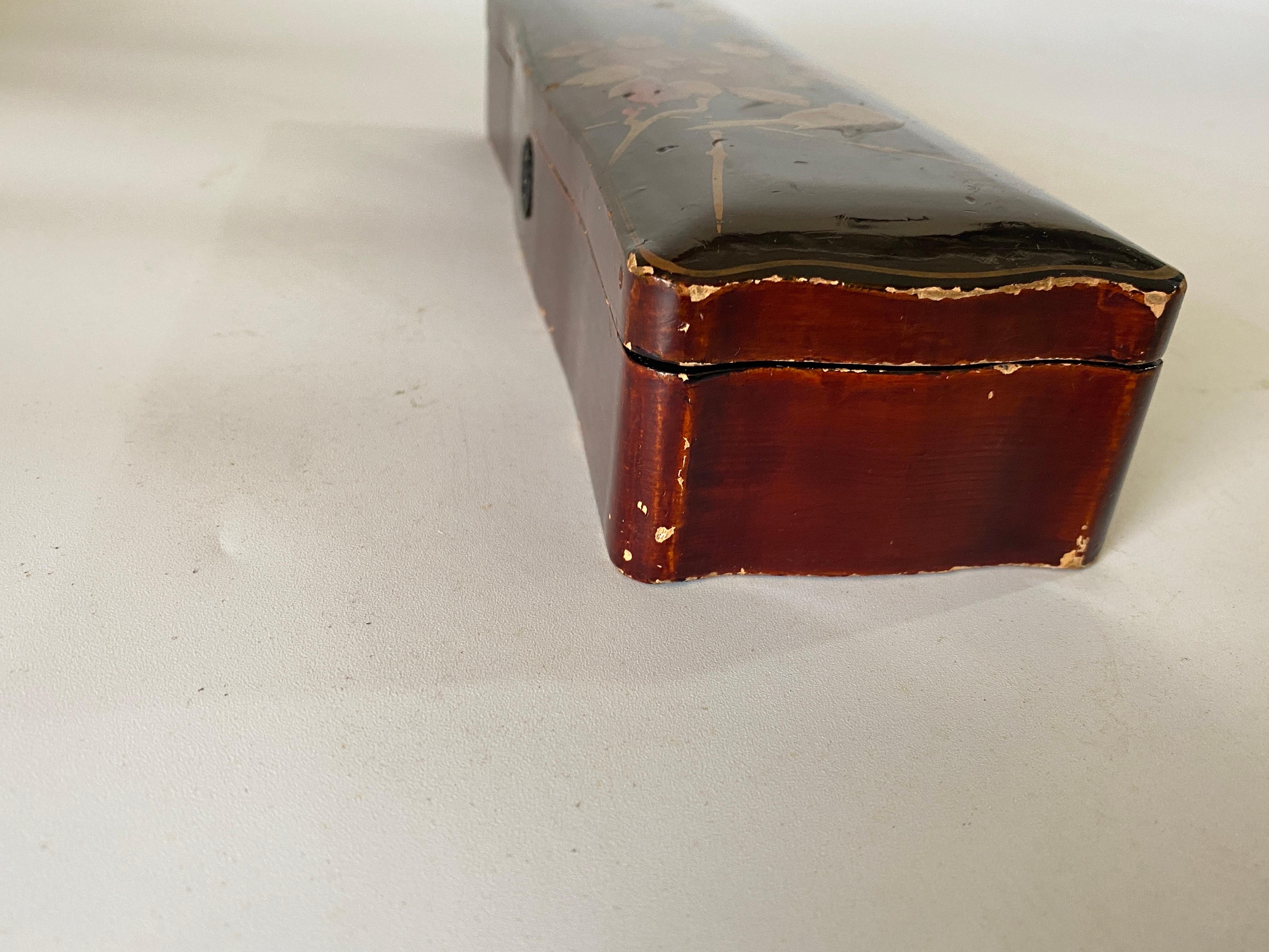 Red Japanese Lacquered Box Meiji Decorative Box, circa 1880 For Sale 1