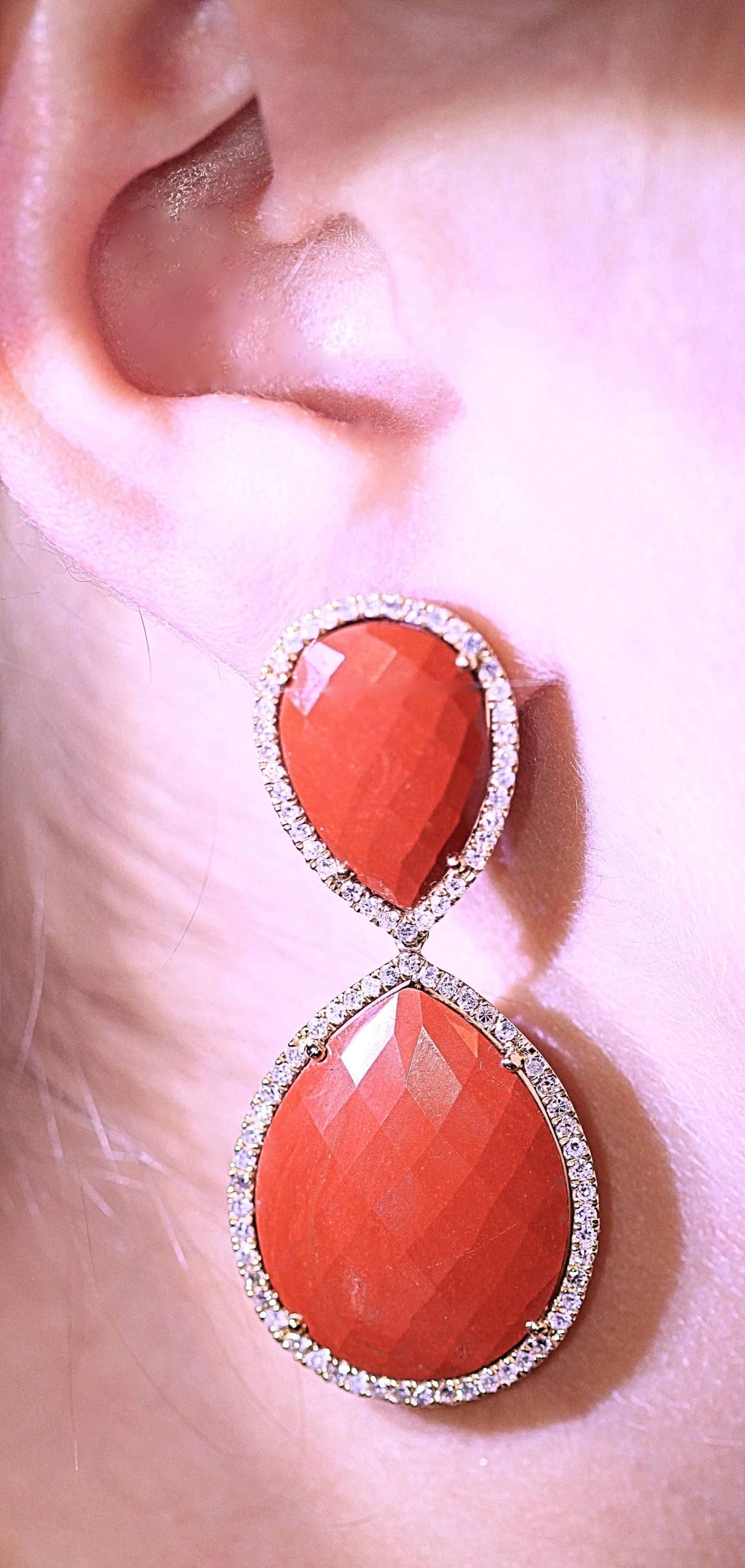 Red Jasper and Diamond Earrings 14 Karat Yellow Gold 1.56 Carat of Diamonds In Excellent Condition For Sale In Melbourne, FL