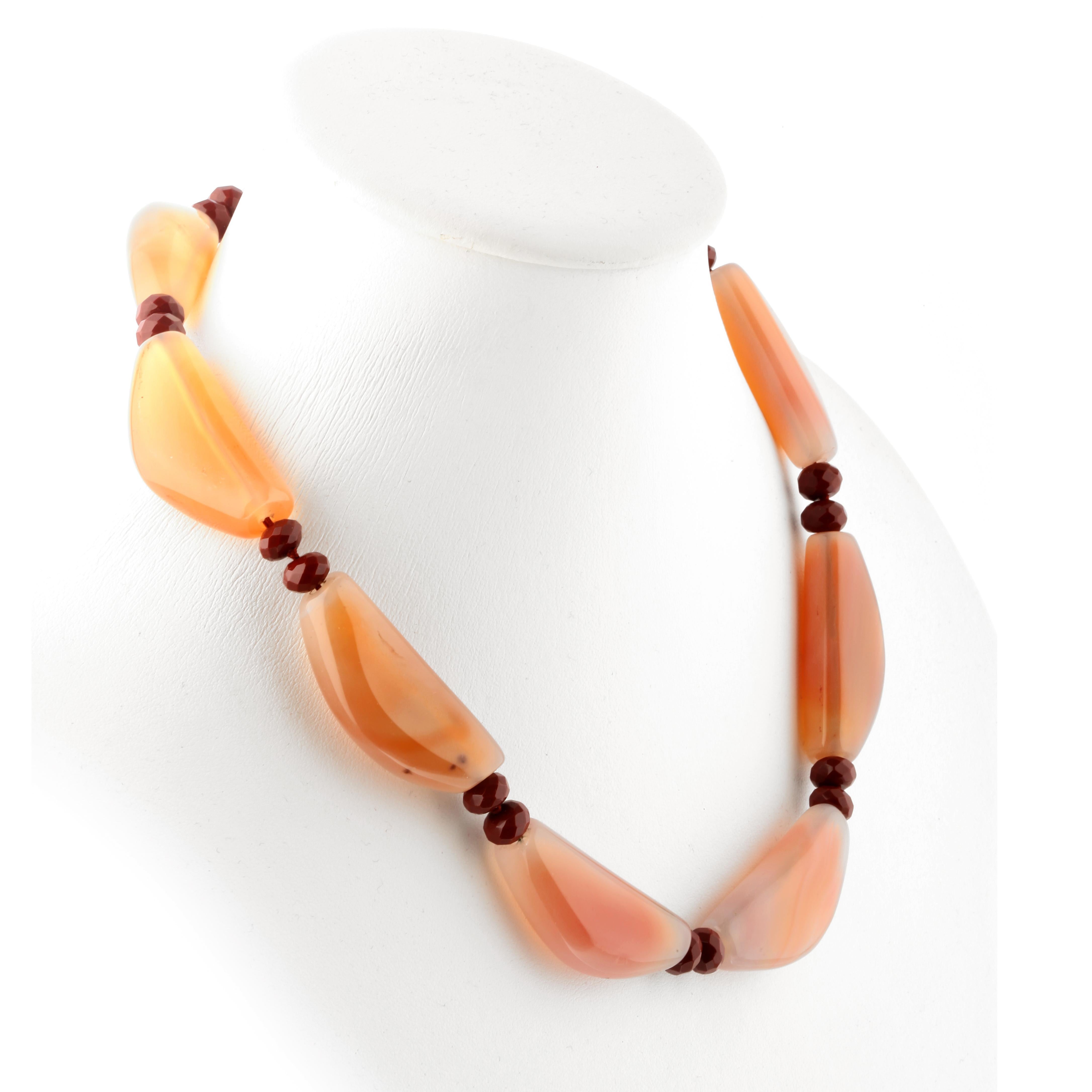 Art Nouveau Collana in argento con perline di diaspro rosso e calcedonio Boho Gems Deco Chic Intini Jewels in vendita