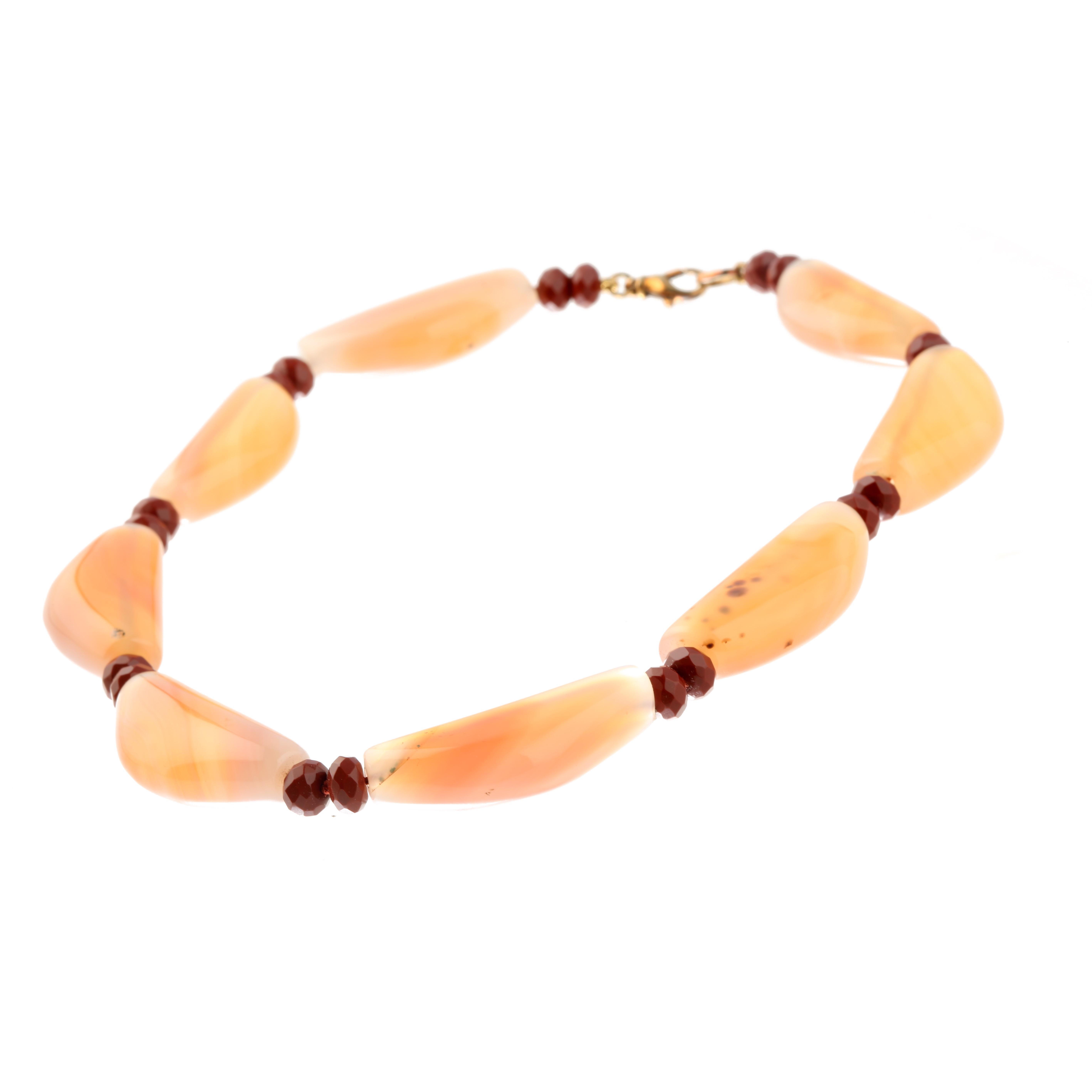 Collana in argento con perline di diaspro rosso e calcedonio Boho Gems Deco Chic Intini Jewels In condizioni Nuovo in vendita a Milano, IT