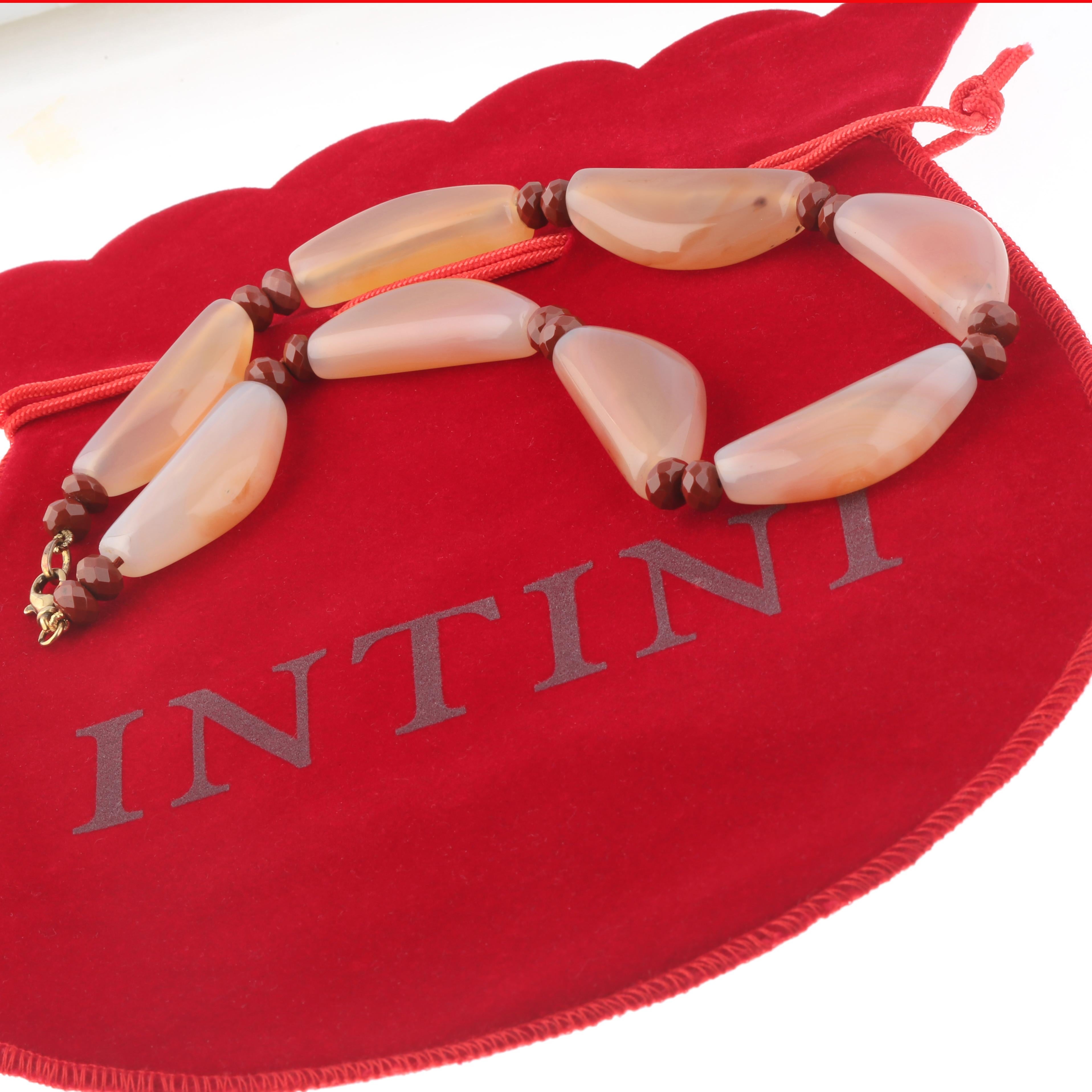 Collana in argento con perline di diaspro rosso e calcedonio Boho Gems Deco Chic Intini Jewels in vendita 1