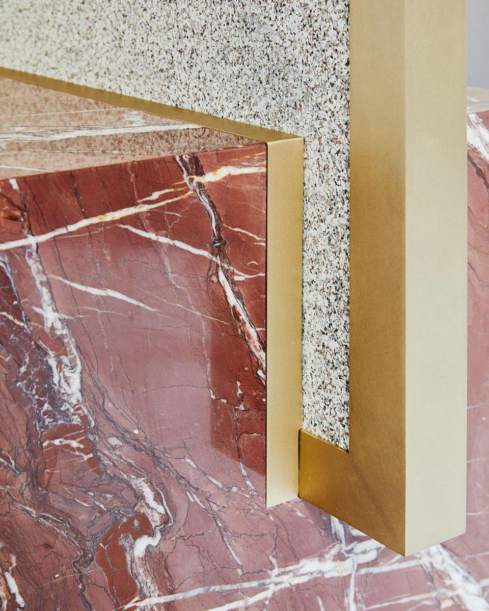 Miroir sur pied Coexist en marbre de jaspe rouge et laiton par Slash Objects Neuf - En vente à Brooklyn, NY