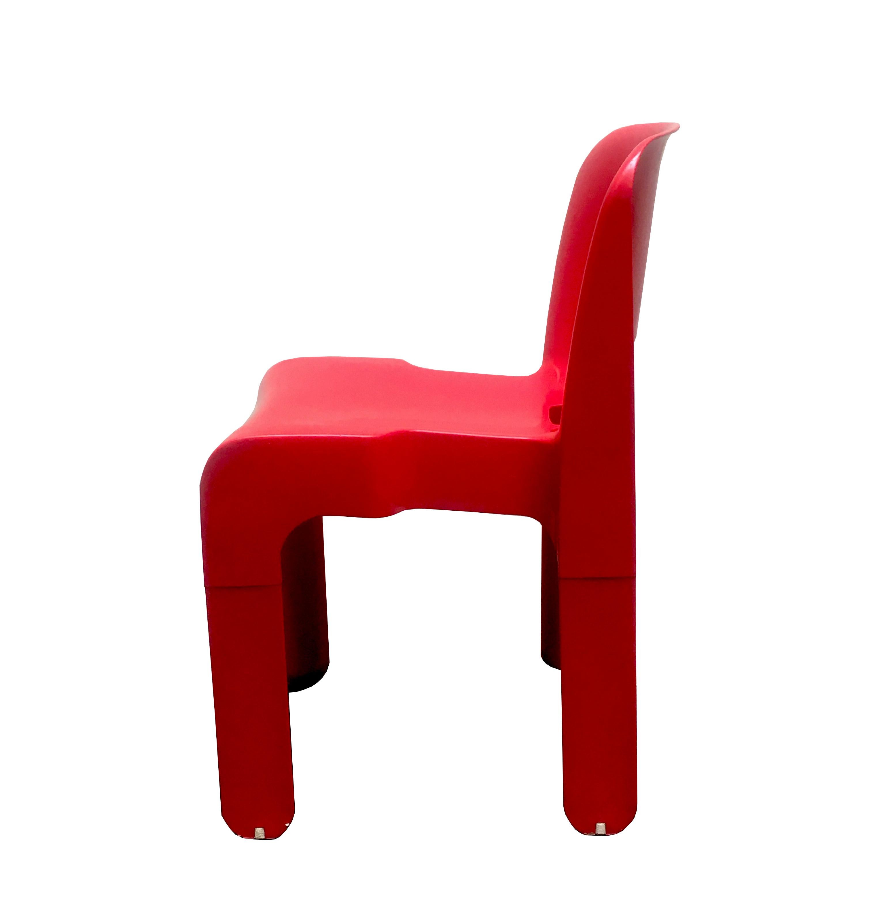 italien Chaise universelle en plastique rouge Joe Colombo de Kartell, Italie, 1967