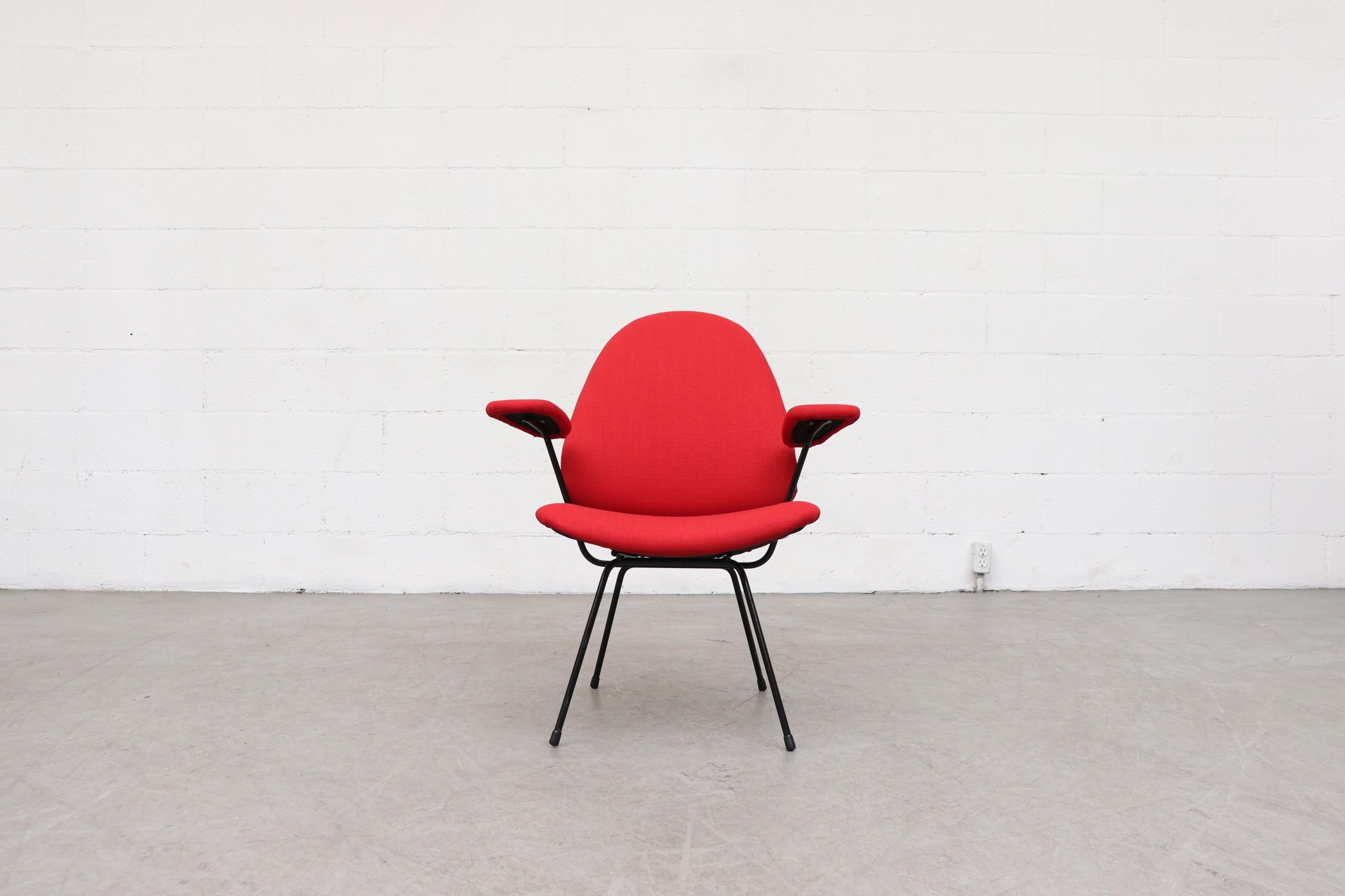 Beautiful mid-century 302 Kembo wire frame arm chair. Kembo is a Dutch office furniture brand that was created by one of the founders of the Gispen brand, W.H. Gispen, who also designed this very chair. Fixed recline, ideal for lounging. New red